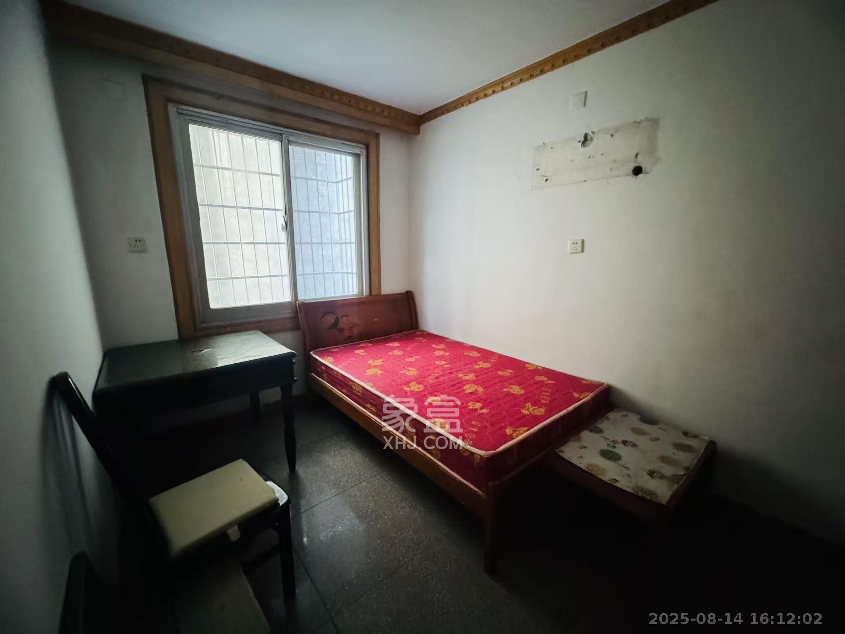 长郡花园  3室1厅1卫    2700.0元/月 长郡花园  3室1厅1卫    2700.0元/月室内图