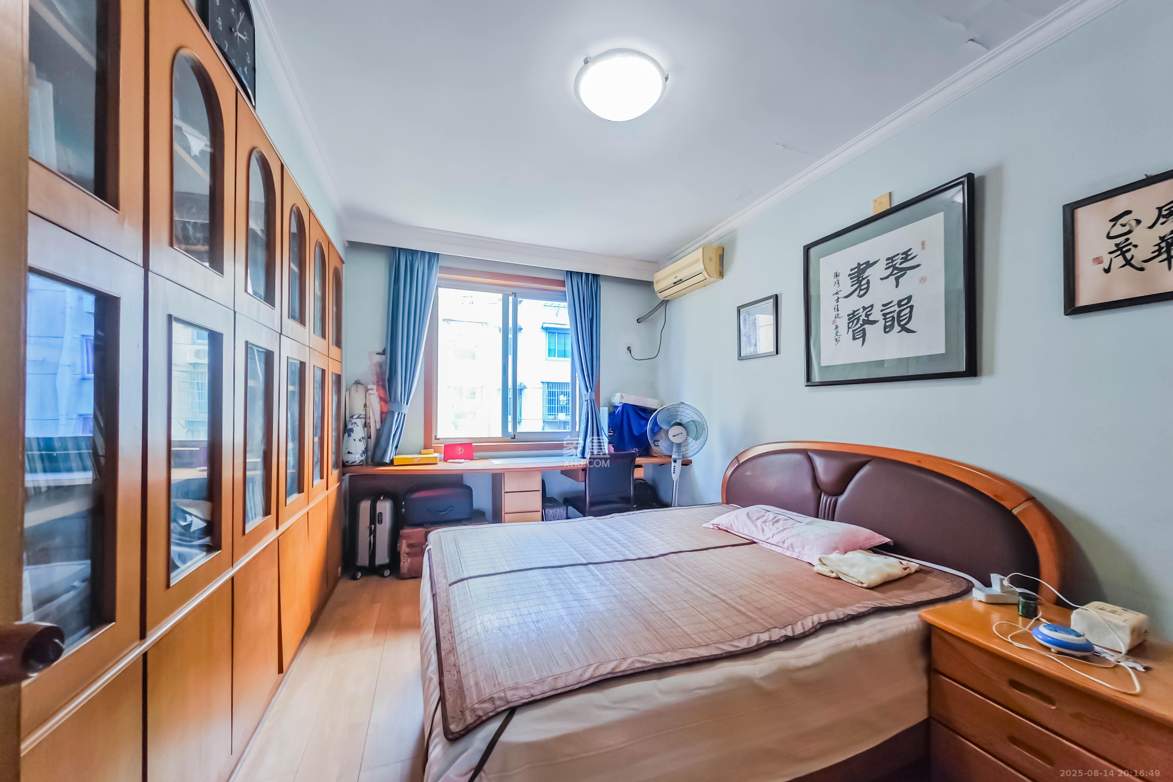 雨花区教师村 3室2厅1卫 56.0万 雨花区教师村 3室2厅1卫 56.0万卧室