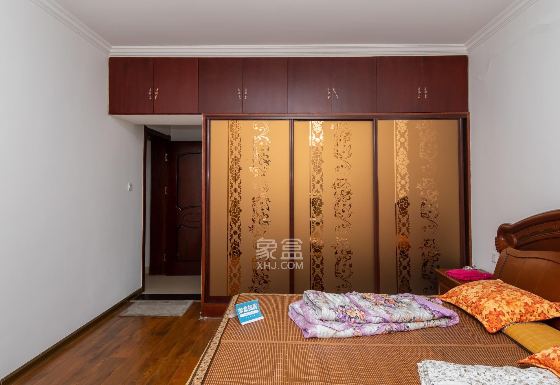 长丰星城 5室2厅1卫 145.0万 长丰星城 5室2厅1卫 145.0万卧室