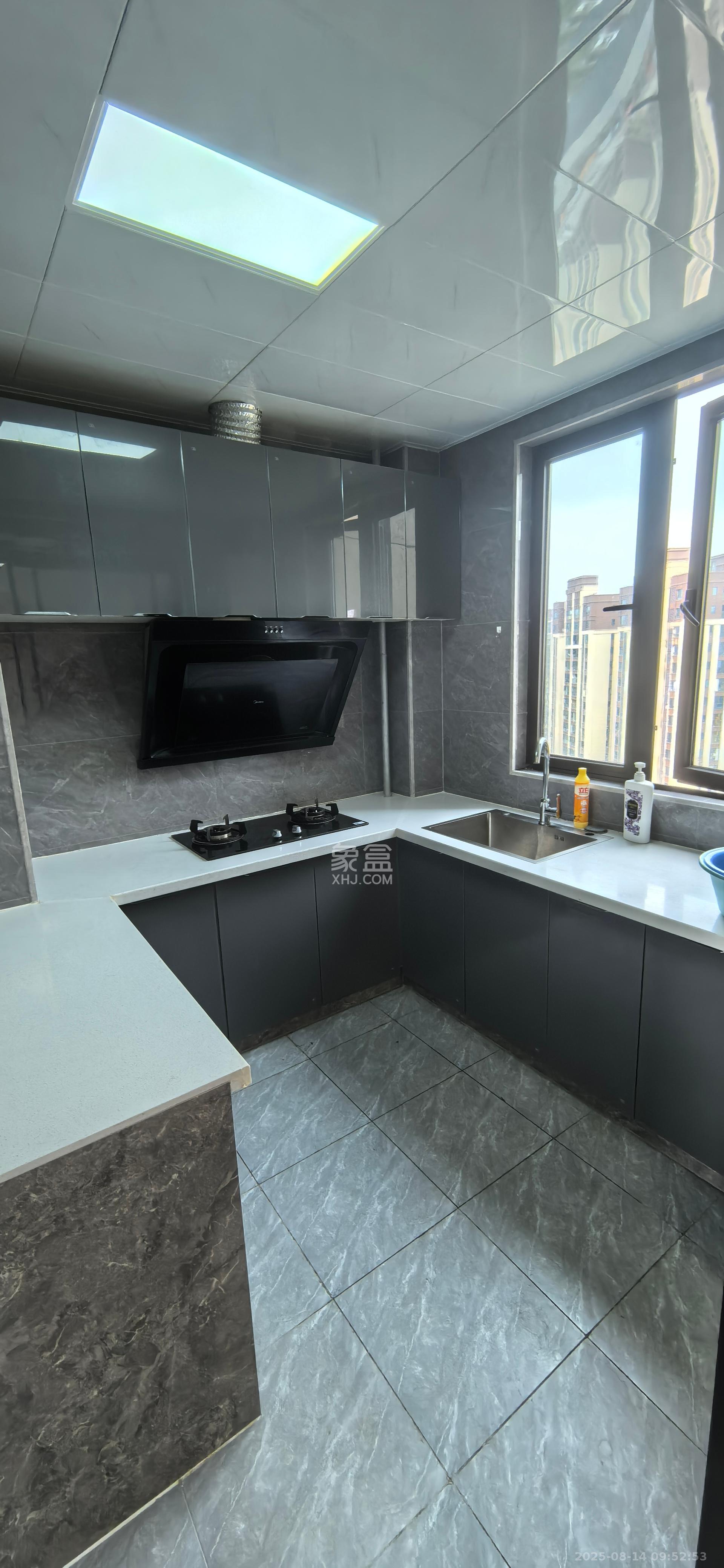 保利大都汇四期  5室2厅2卫    4200.0元/月 保利大都汇四期  5室2厅2卫    4200.0元/月室内图