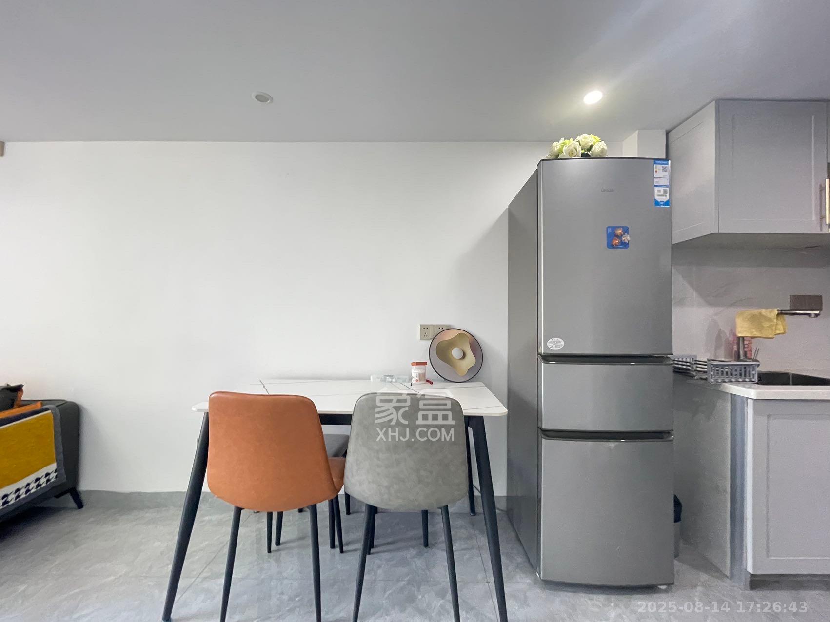 藏珑湖上公馆  1室1厅1卫    2500.0元/月 藏珑湖上公馆  1室1厅1卫    2500.0元/月室内图