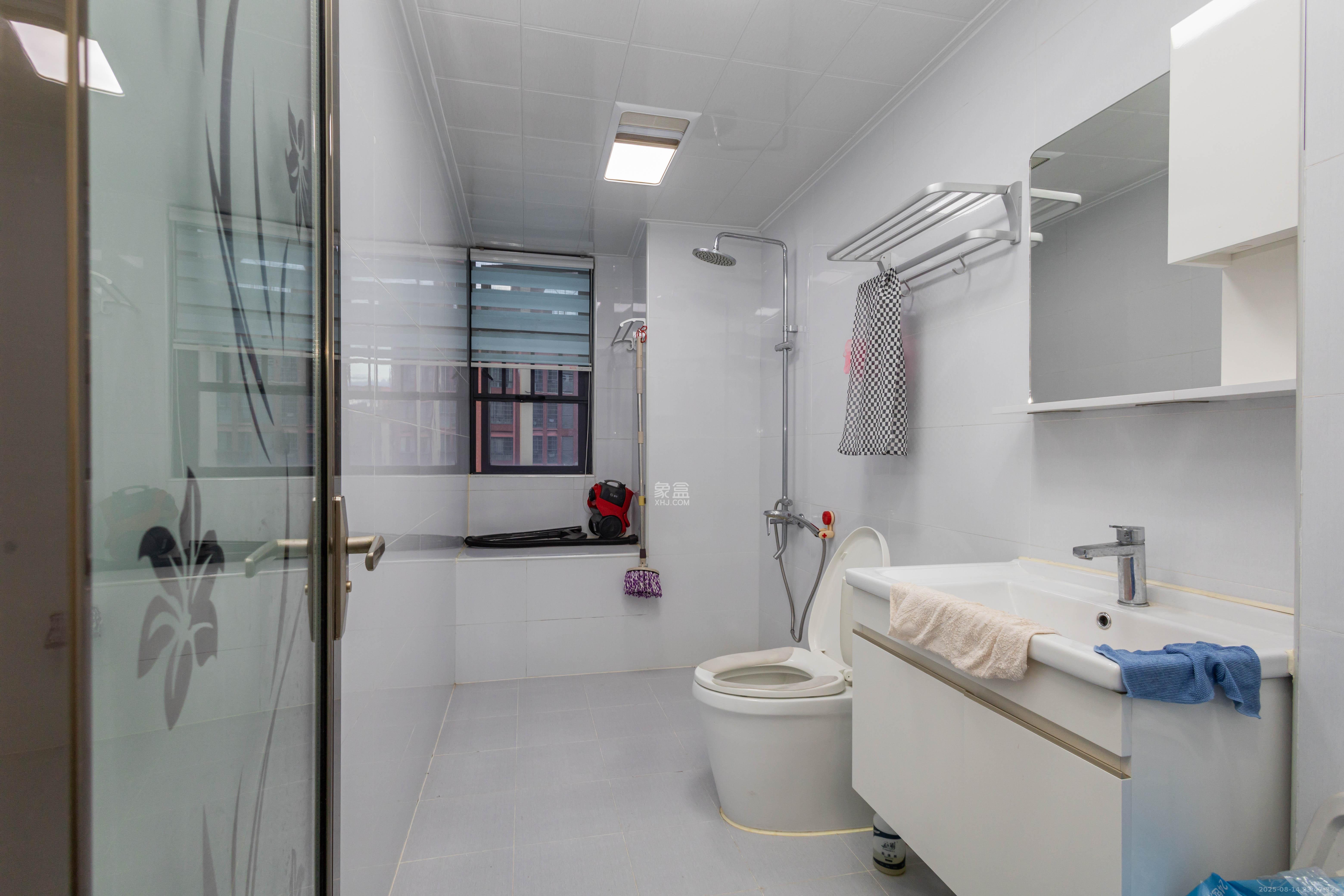 海德公园  4室2厅1卫    88.0万卫生间