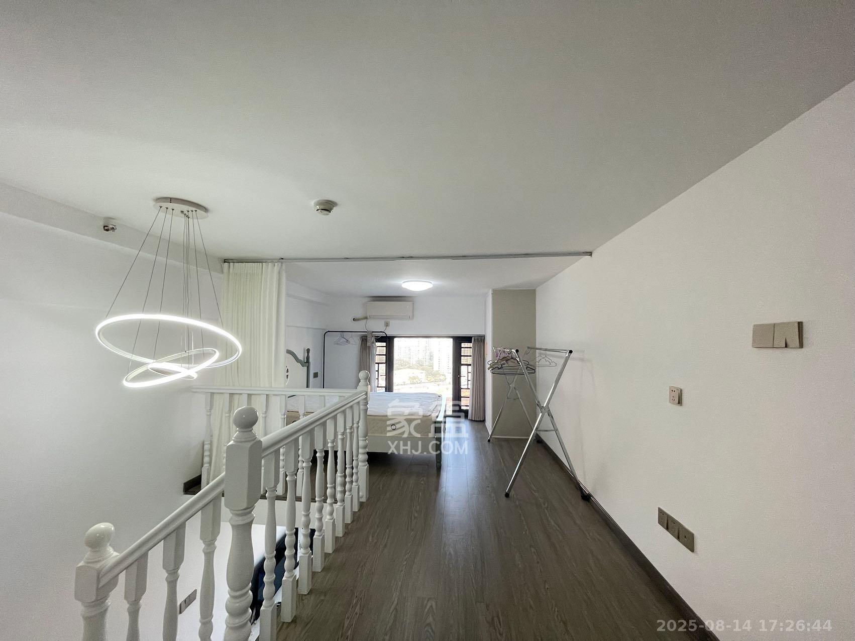 藏珑湖上公馆  1室1厅1卫    2500.0元/月 藏珑湖上公馆  1室1厅1卫    2500.0元/月室内图