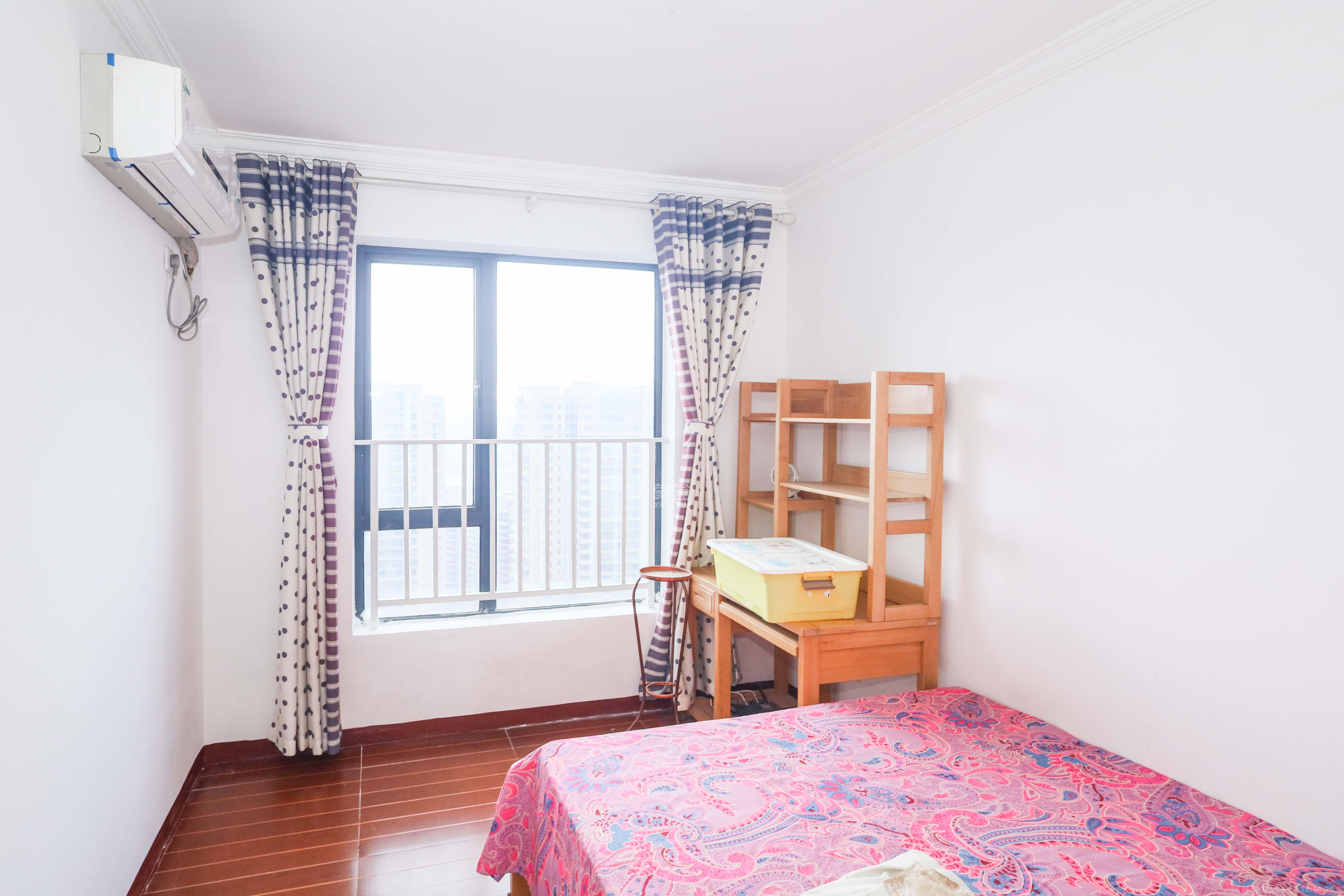 保利麓谷林语B区  3室2厅2卫    105.0万卧室