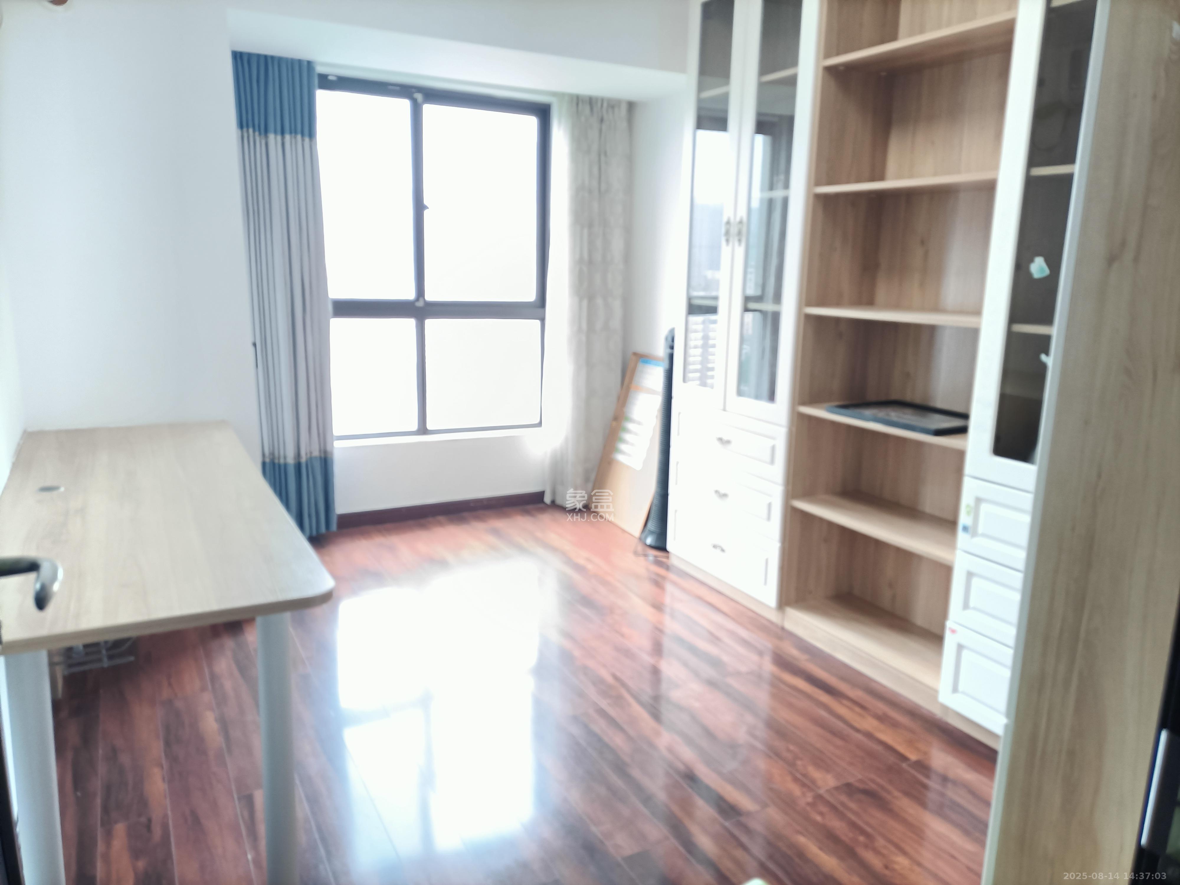 绿地中央广场  3室2厅2卫    3500.0元/月 绿地中央广场  3室2厅2卫    3500.0元/月室内图