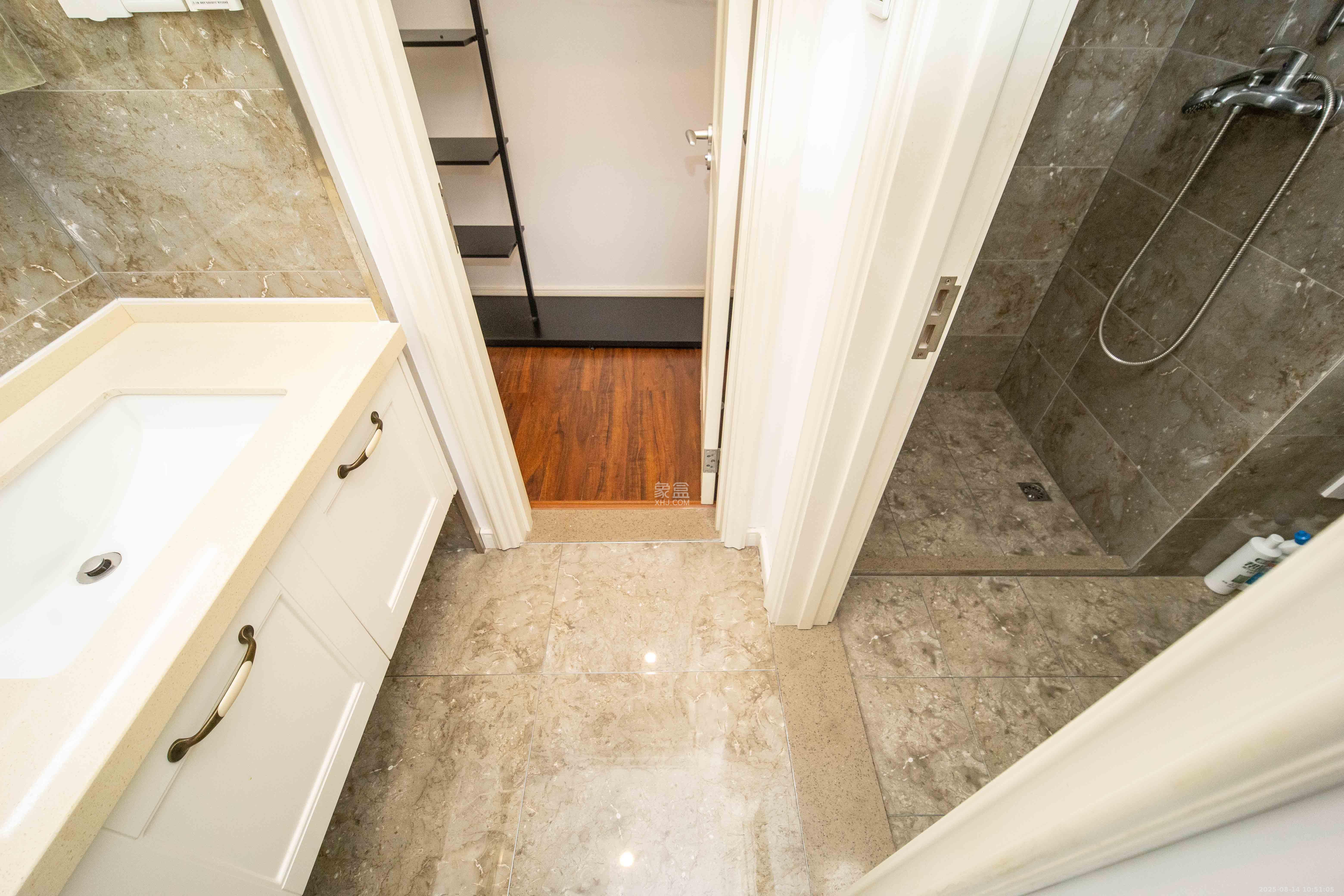 万科金域蓝湾  3室2厅2卫    3300.0元/月 万科金域蓝湾  3室2厅2卫    3300.0元/月室内图