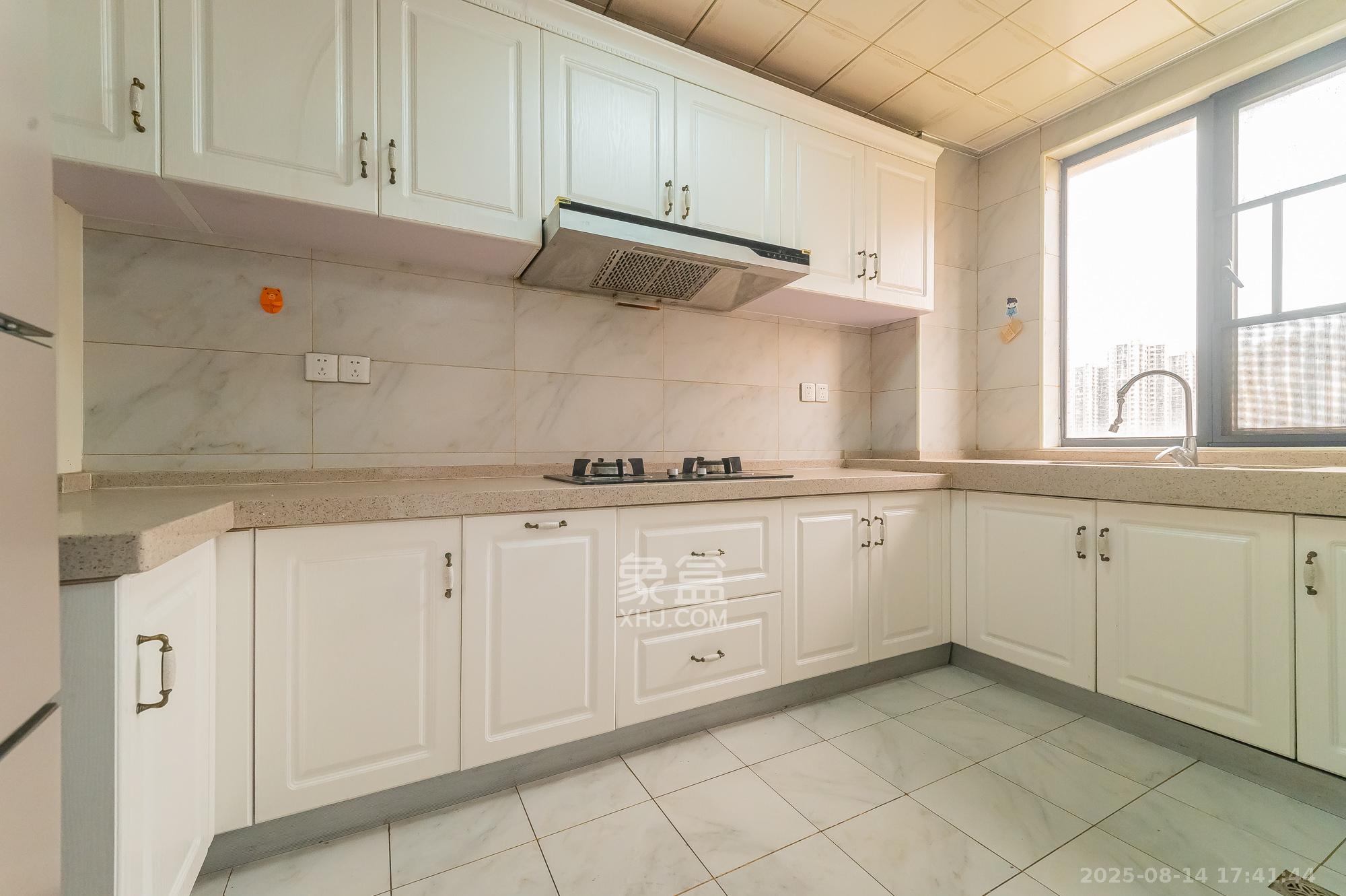 深业睿城 4室2厅1卫 115.0万 深业睿城 4室2厅1卫 115.0万厨房