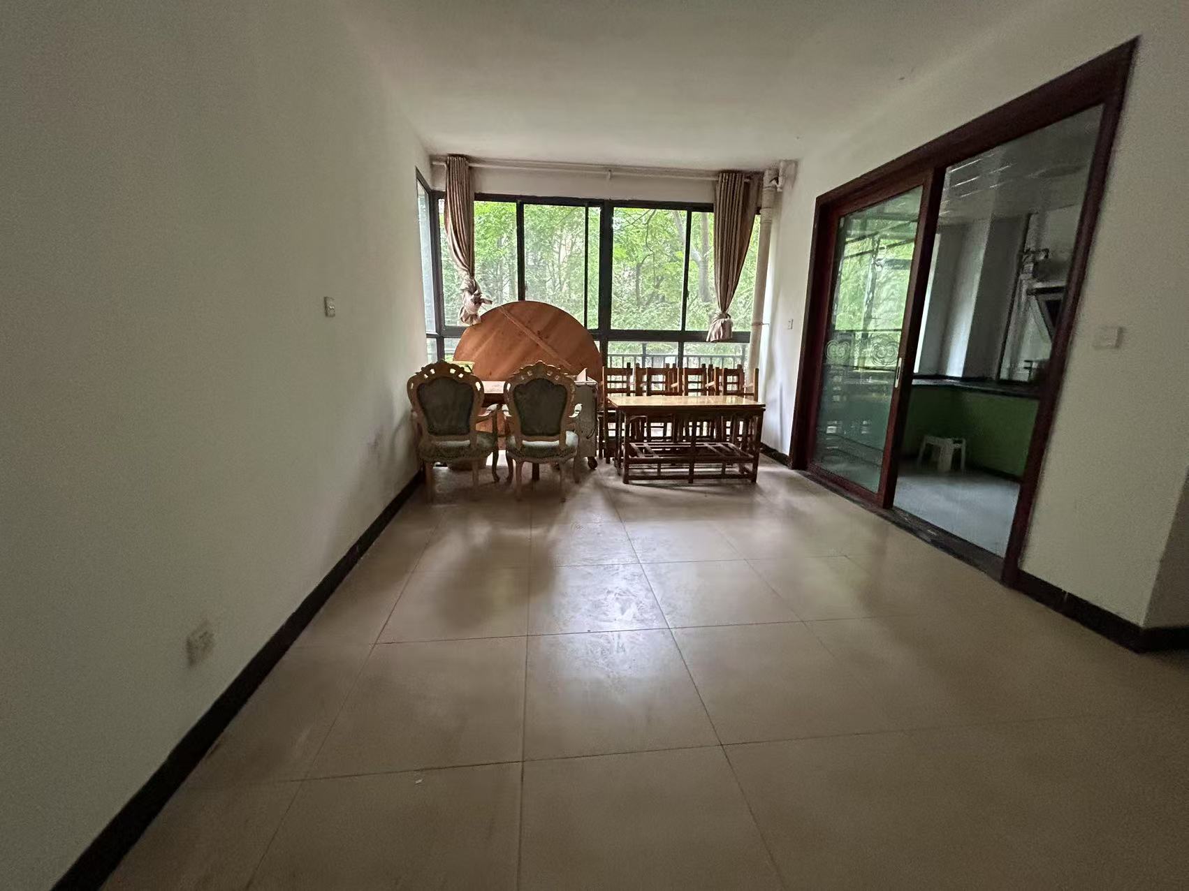 庐山春天二期曼城 3室2厅2卫 76.8万 庐山春天二期曼城 3室2厅2卫 76.8万室内图