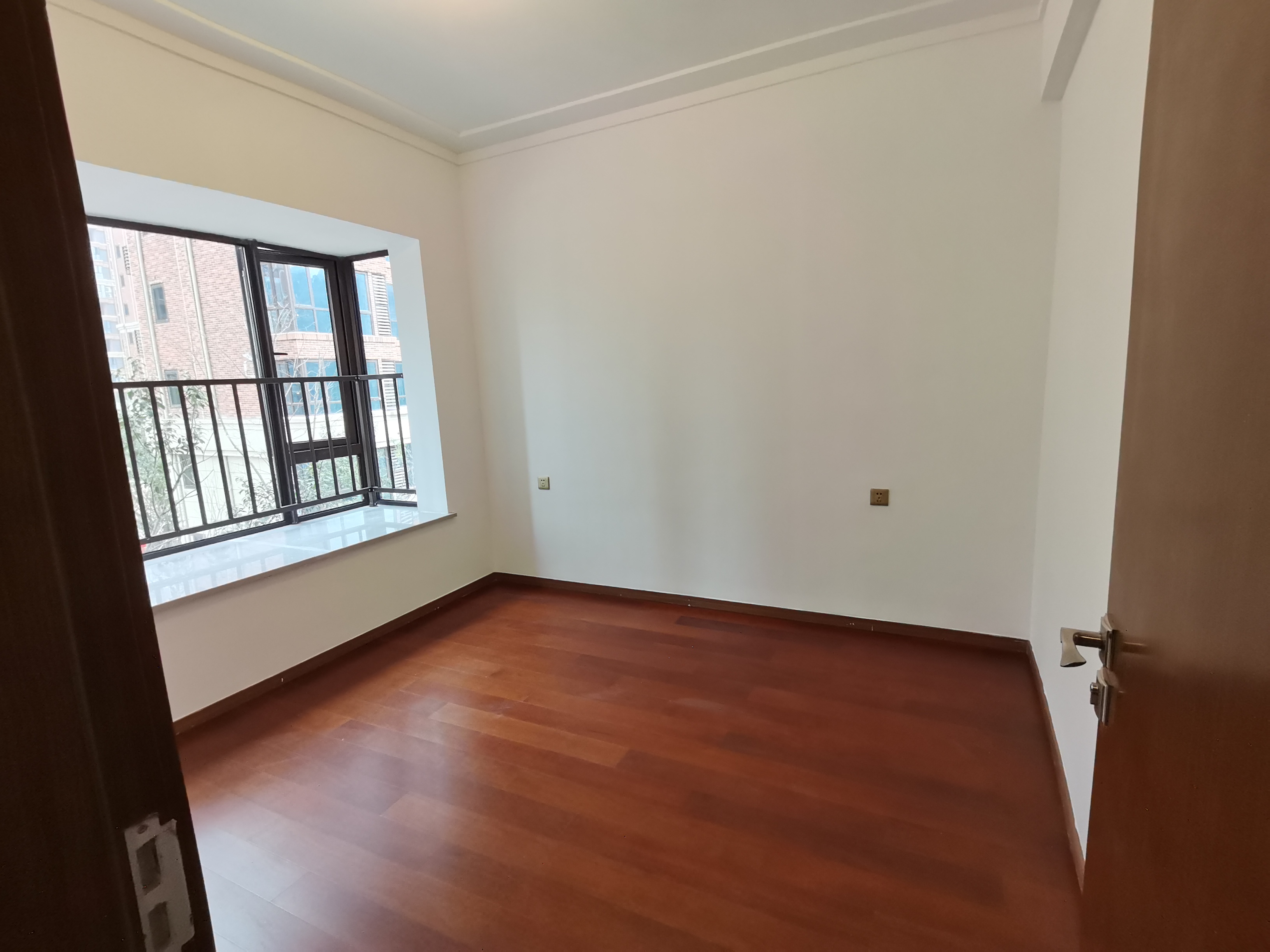 翡翠公园(北大资源)  4室2厅2卫    82.8万 翡翠公园(北大资源)  4室2厅2卫    82.8万室内图