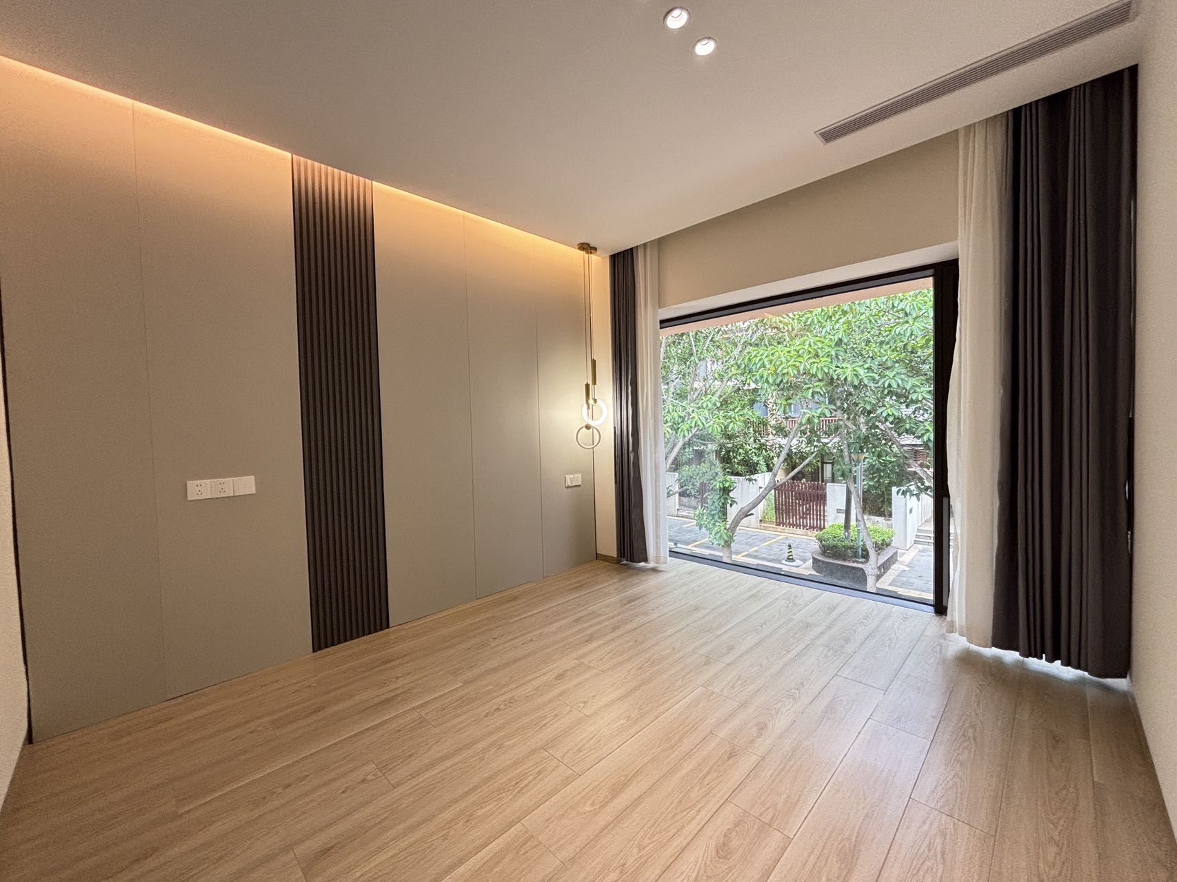 万科浪琴湾  5室3厅4卫    1198.0万 万科浪琴湾  5室3厅4卫    1198.0万室内图