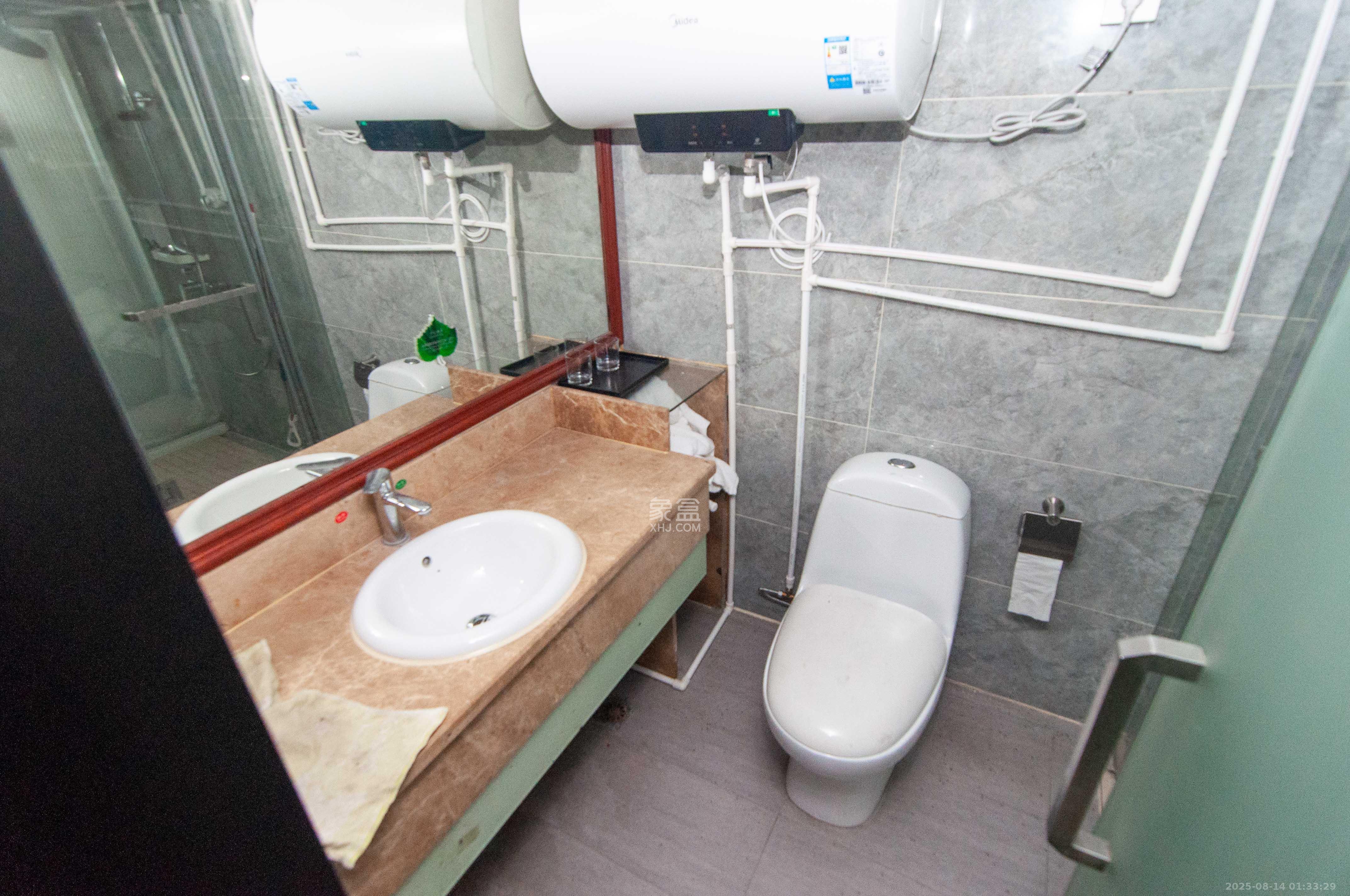 玛依拉山庄  1室1厅1卫    27.0万卫生间