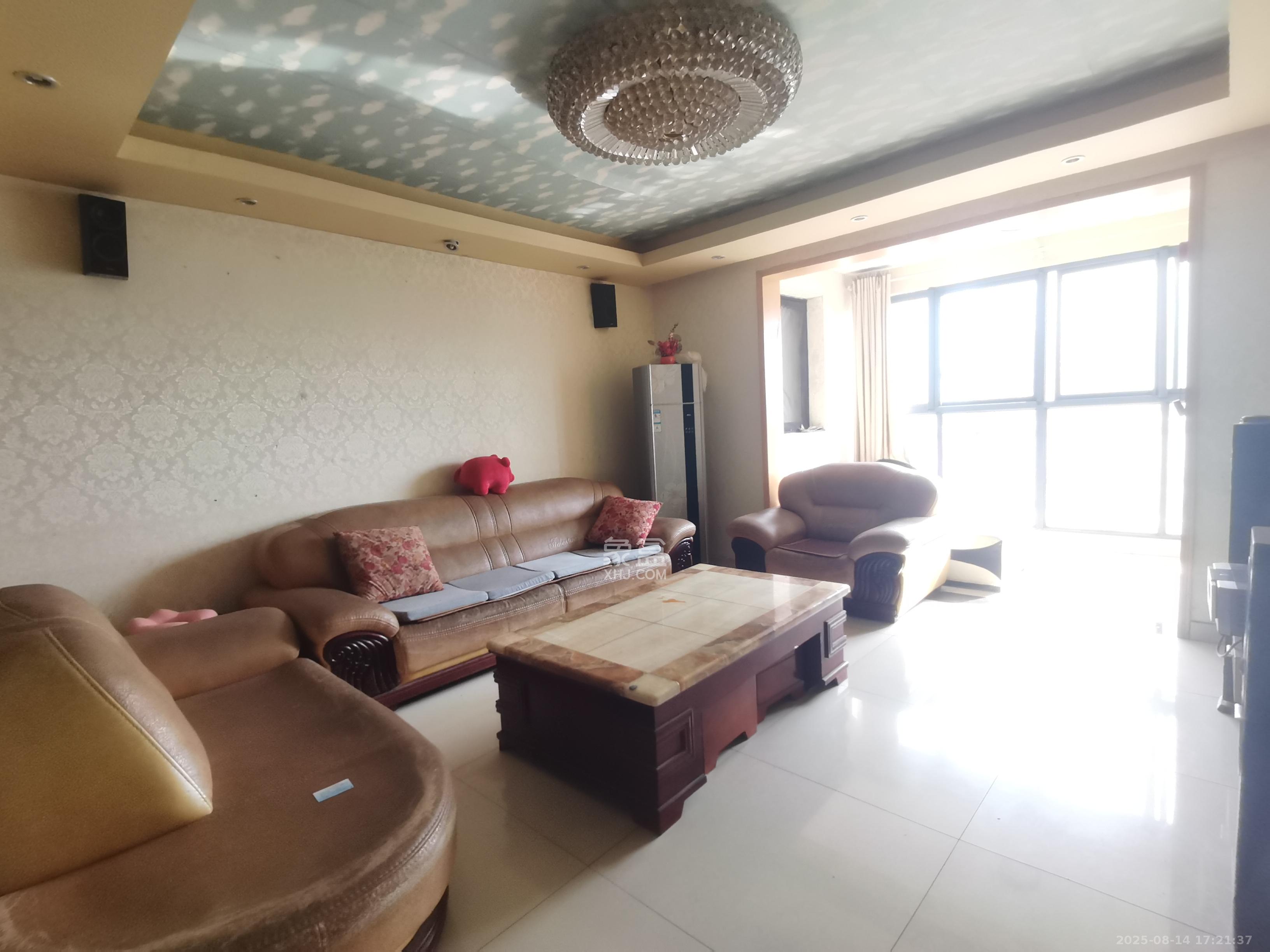 极目楚天  3室2厅2卫    3200.0元/月 极目楚天  3室2厅2卫    3200.0元/月室内图