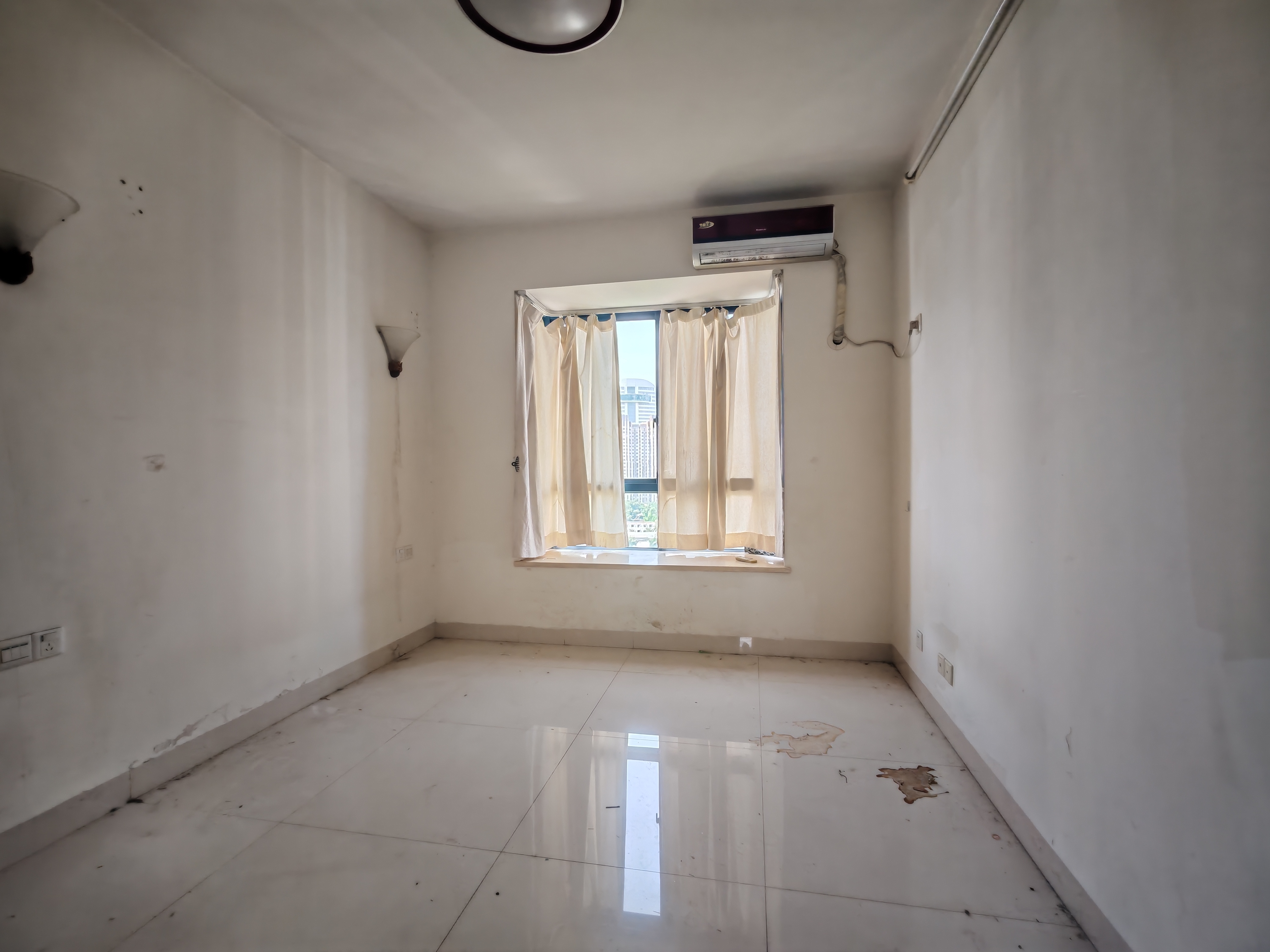 中洋花苑 4室2厅1卫 4000.0元/月 中洋花苑 4室2厅1卫 4000.0元/月室内图