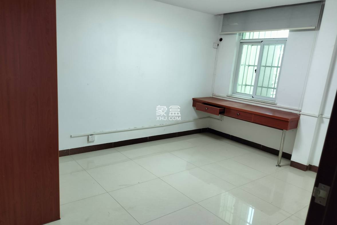 滨江温泉花园 3室2厅2卫 2300.0元/月 滨江温泉花园 3室2厅2卫 2300.0元/月室内图