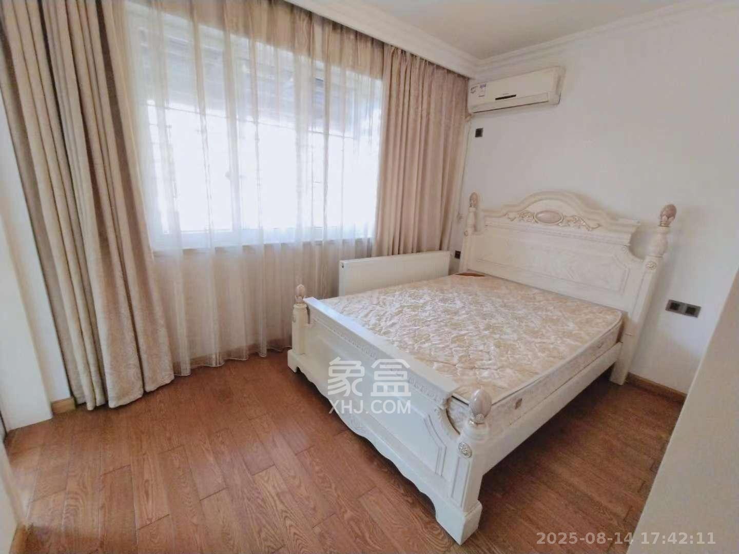 山水英伦  5室2厅3卫   8000.00元/月室内图