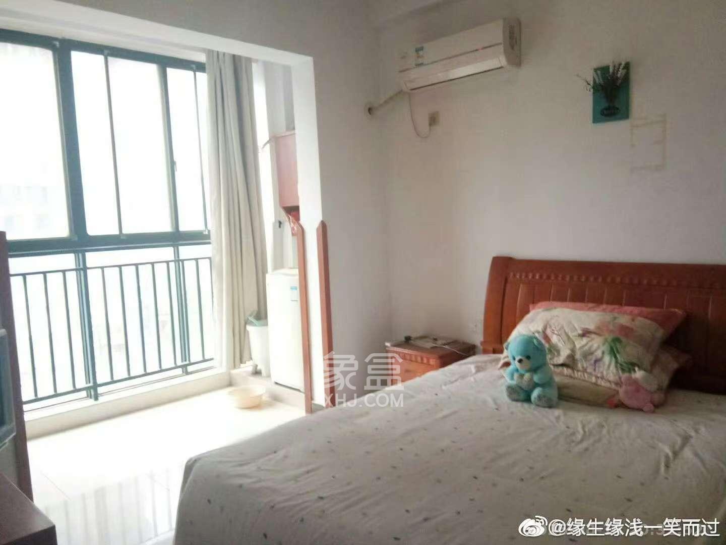 天城湖光山色  2室1厅1卫    1500.0元/月室内图