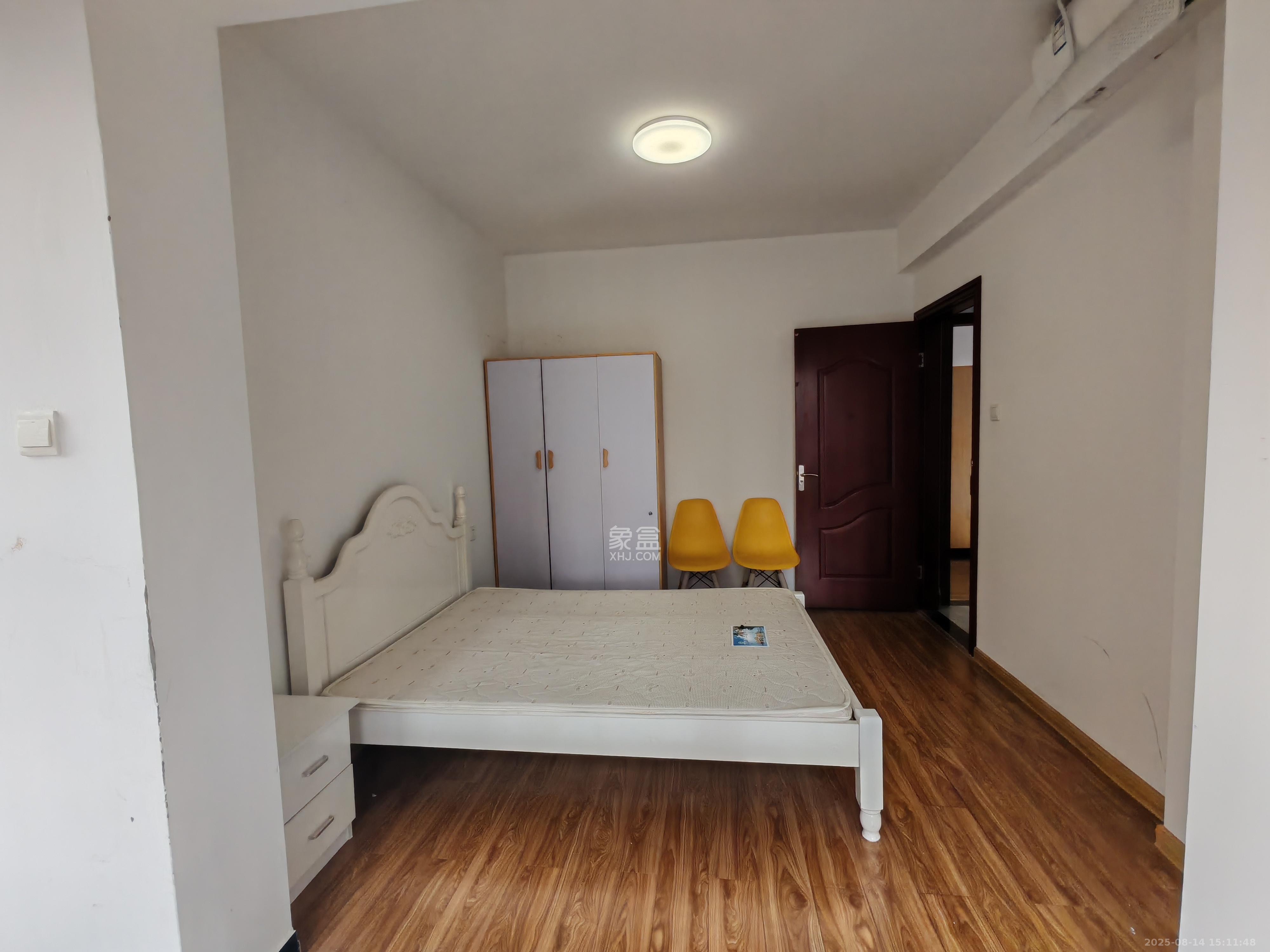 新新花园 2室2厅1卫 2000.0元/月 新新花园 2室2厅1卫 2000.0元/月室内图