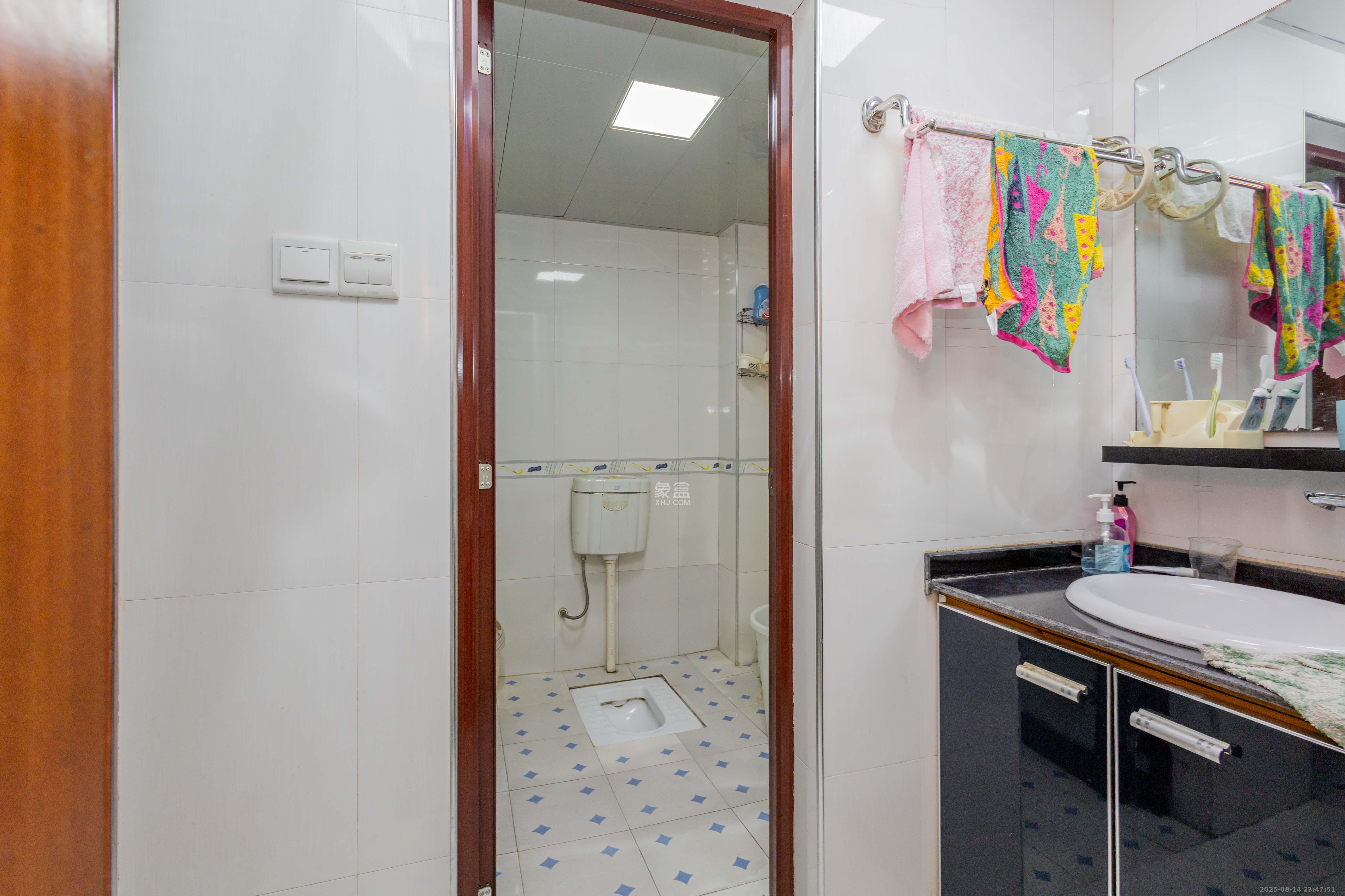 东岸锦城(东方人家)  5室2厅2卫    65.0万卫生间