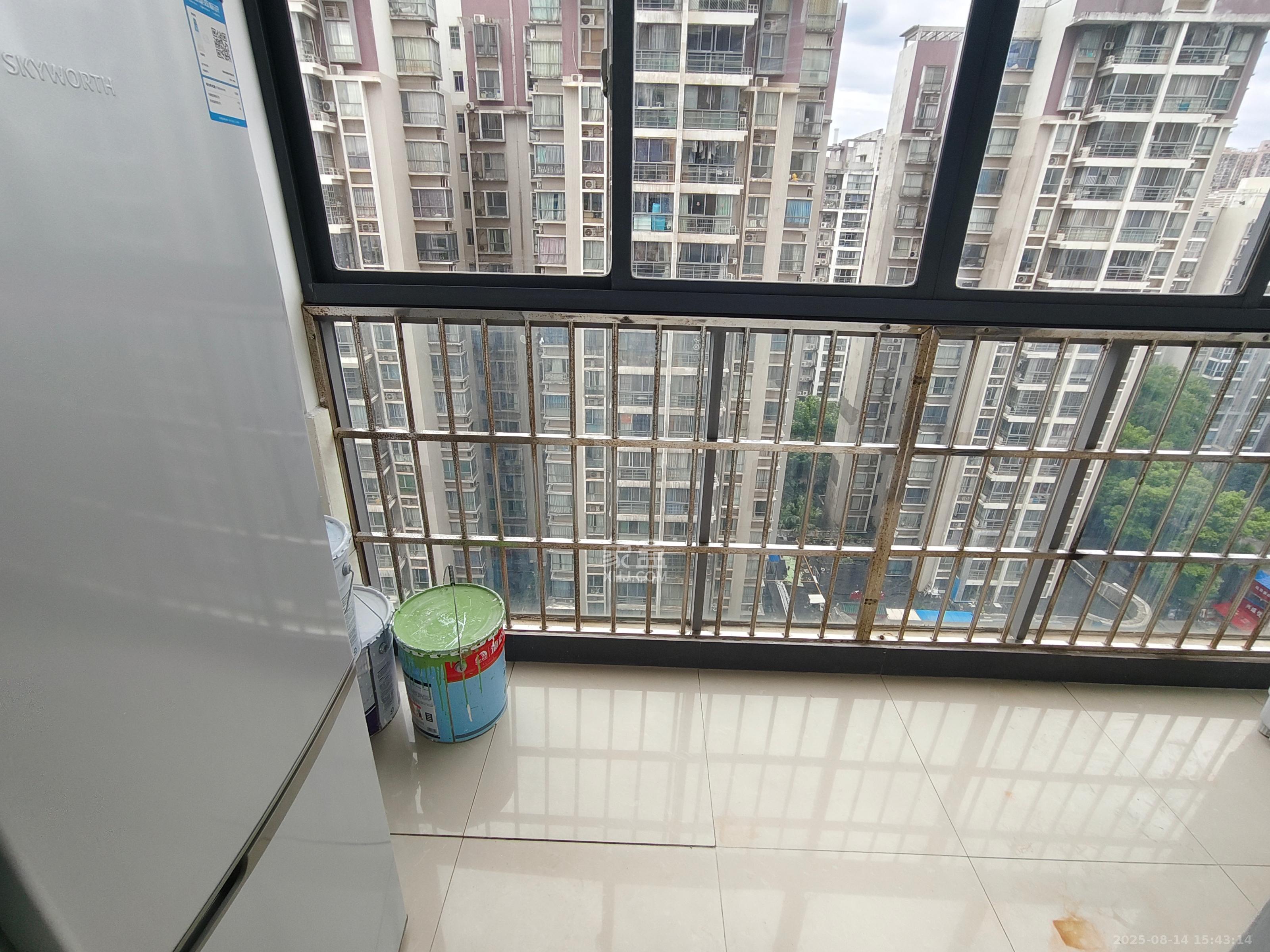 银港水晶城  3室2厅1卫    3000.0元/月 银港水晶城  3室2厅1卫    3000.0元/月室内图