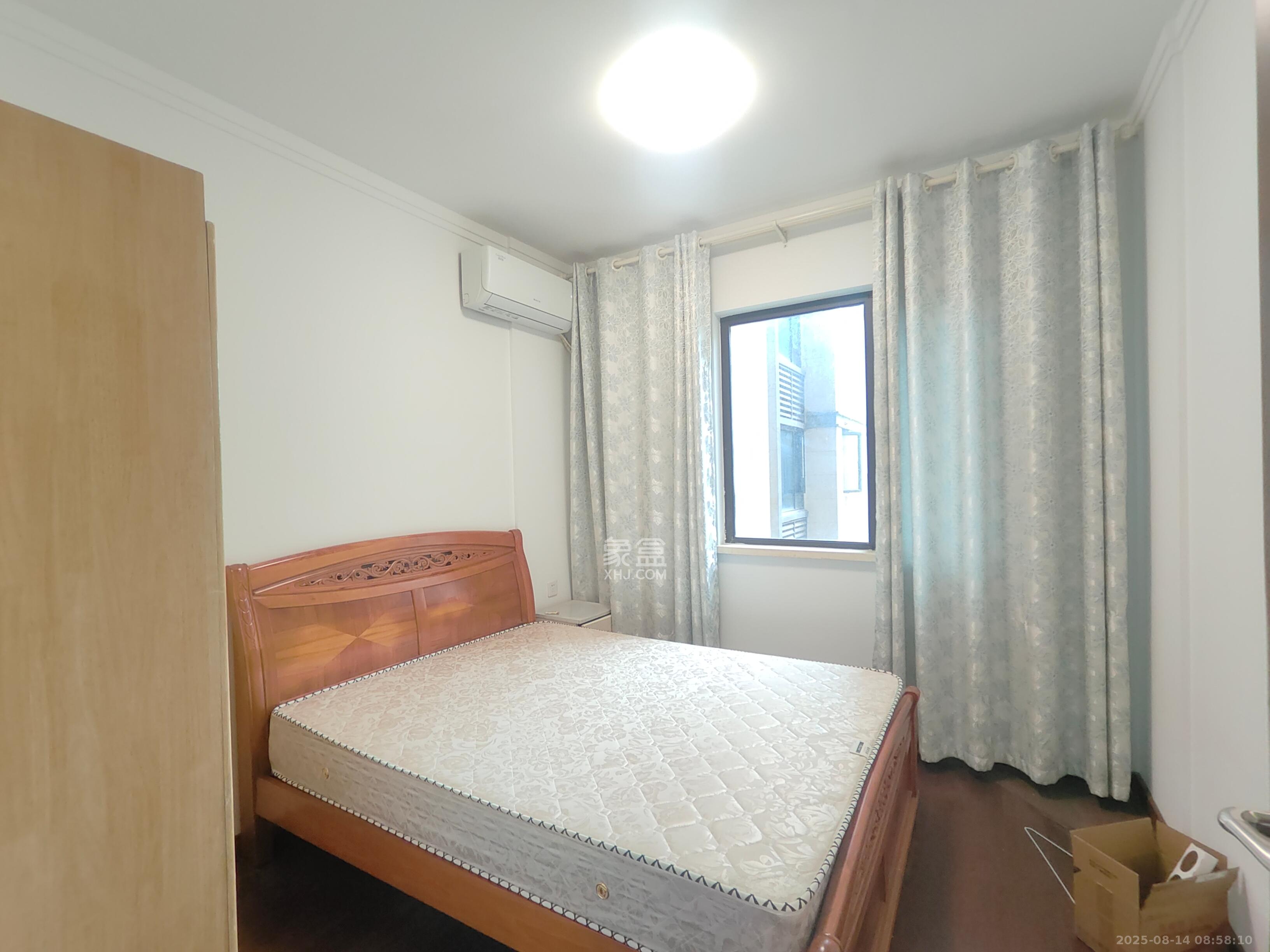 万润滨江天著  4室2厅2卫   2400.00元/月室内图