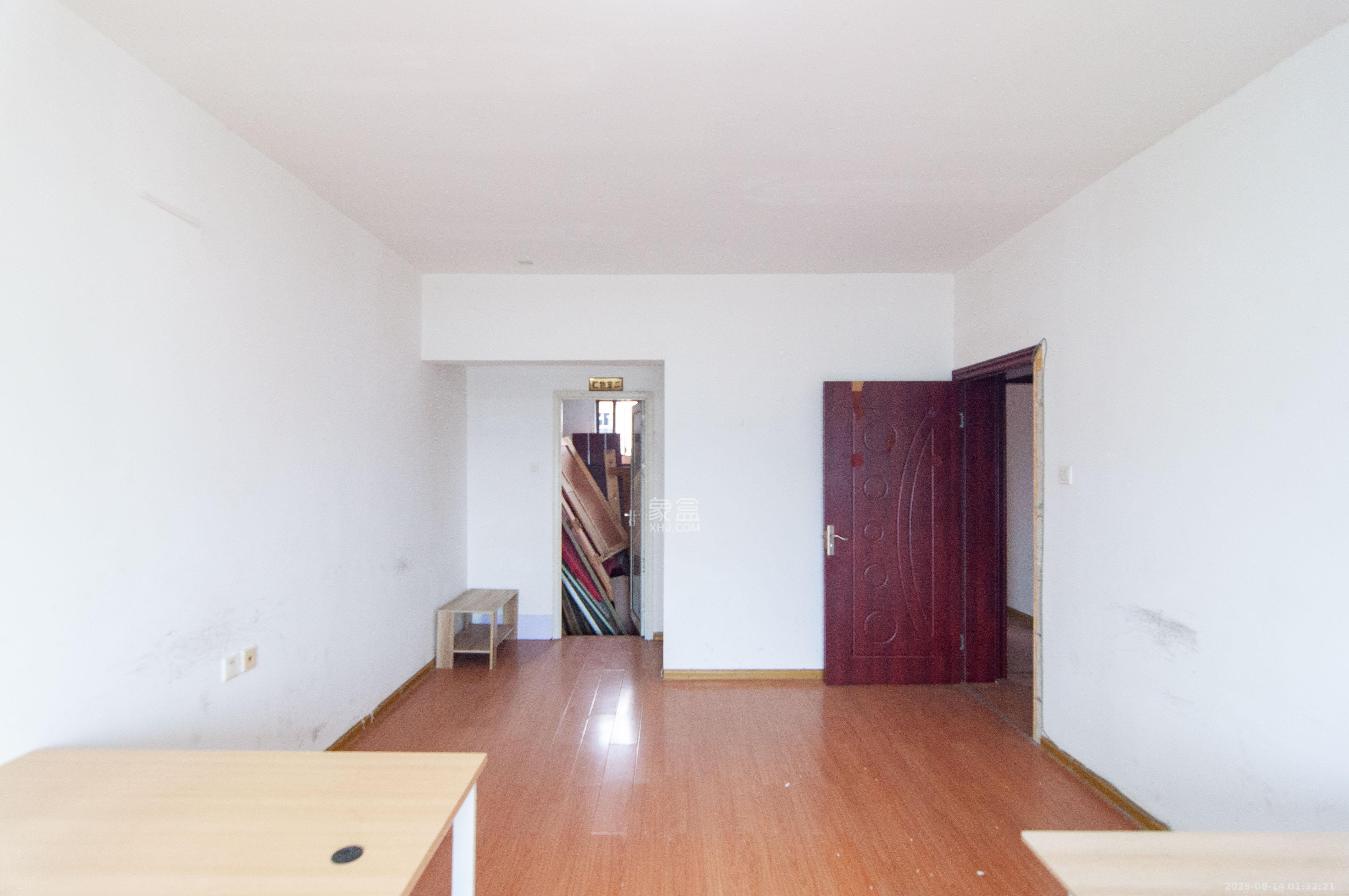 达美D6区  5室2厅3卫    160.0万其他