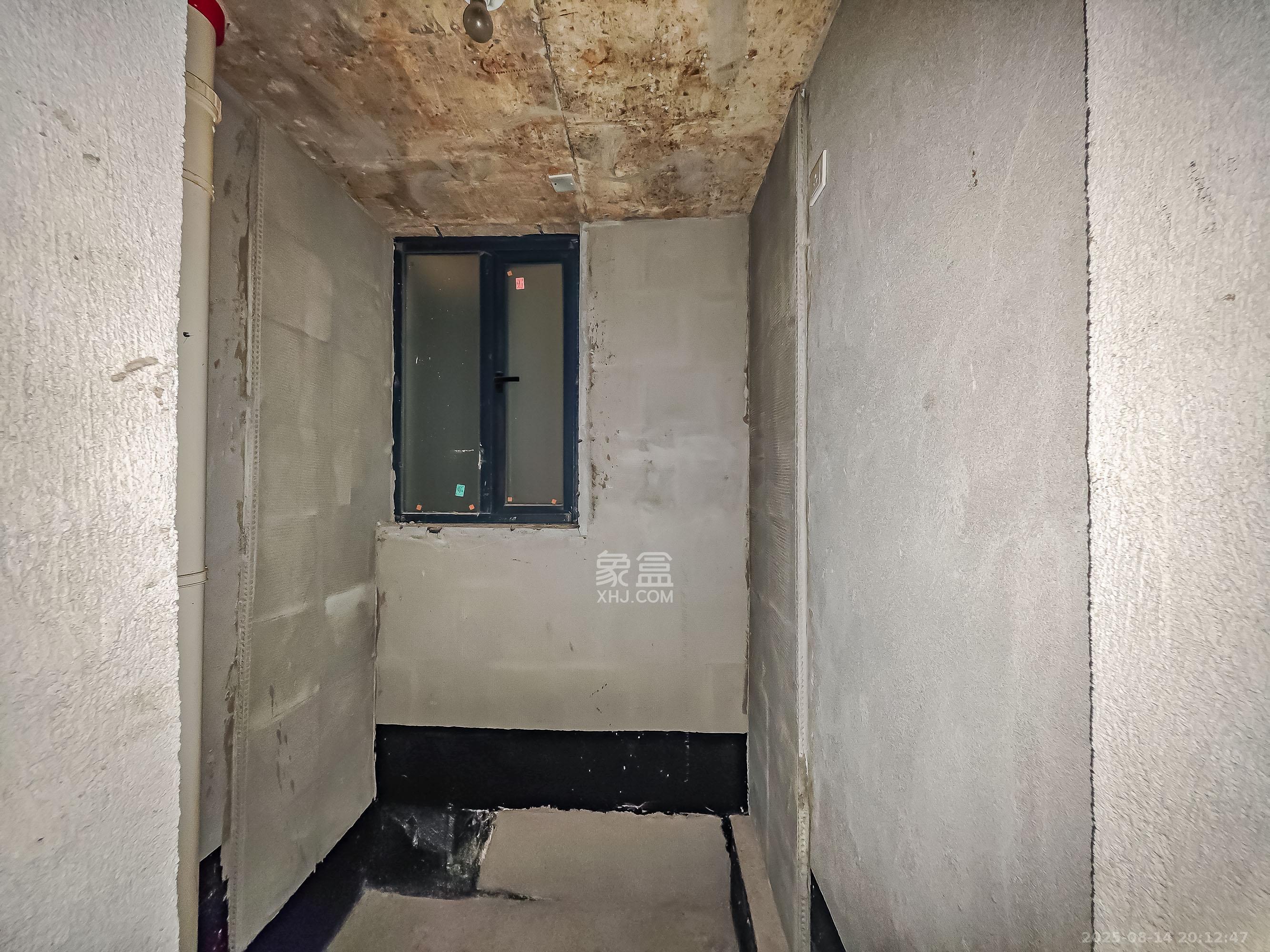 邦盛水岸御园  4室2厅2卫    65.8万卫生间