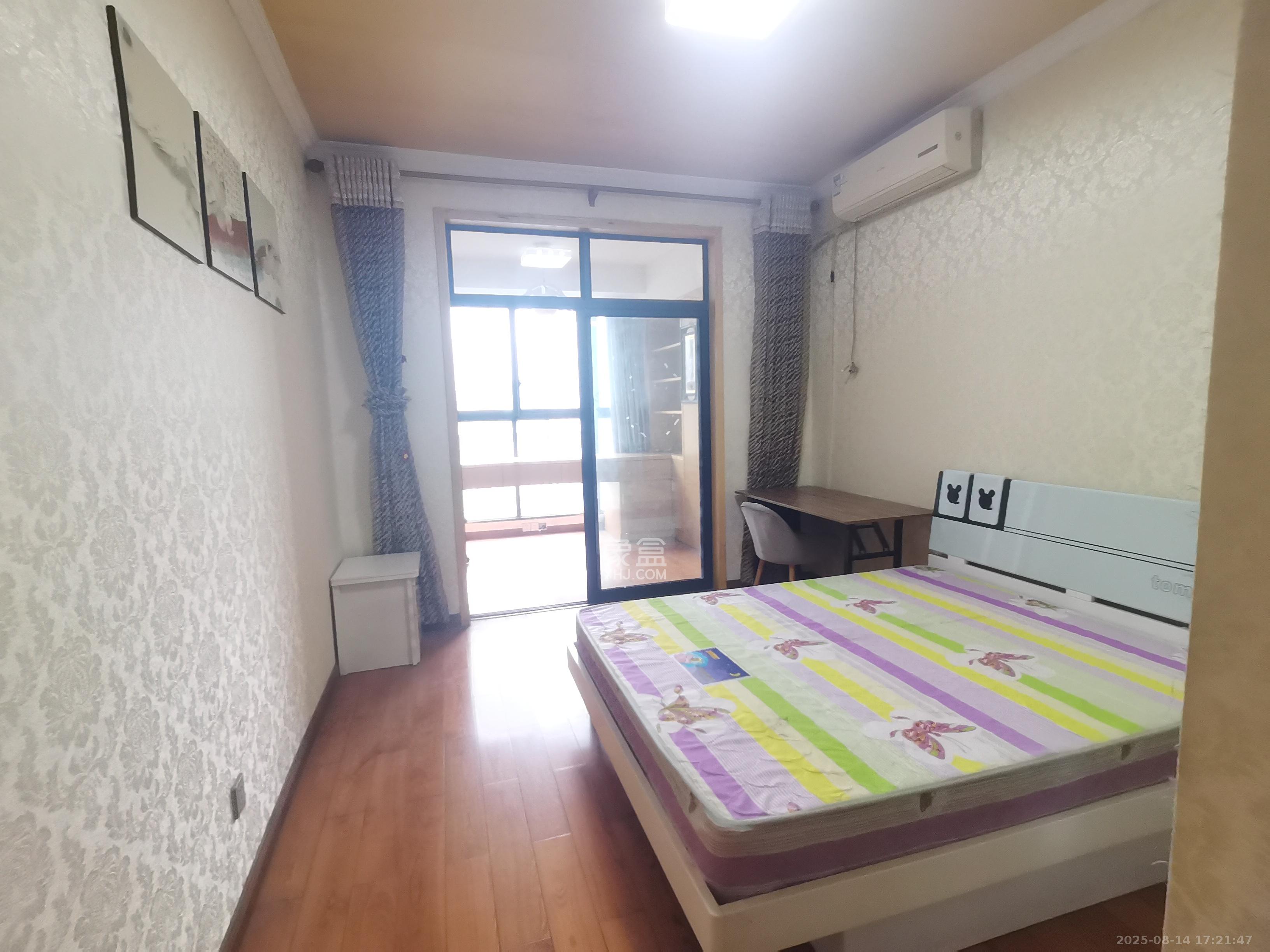 极目楚天  3室2厅2卫    3200.0元/月 极目楚天  3室2厅2卫    3200.0元/月室内图