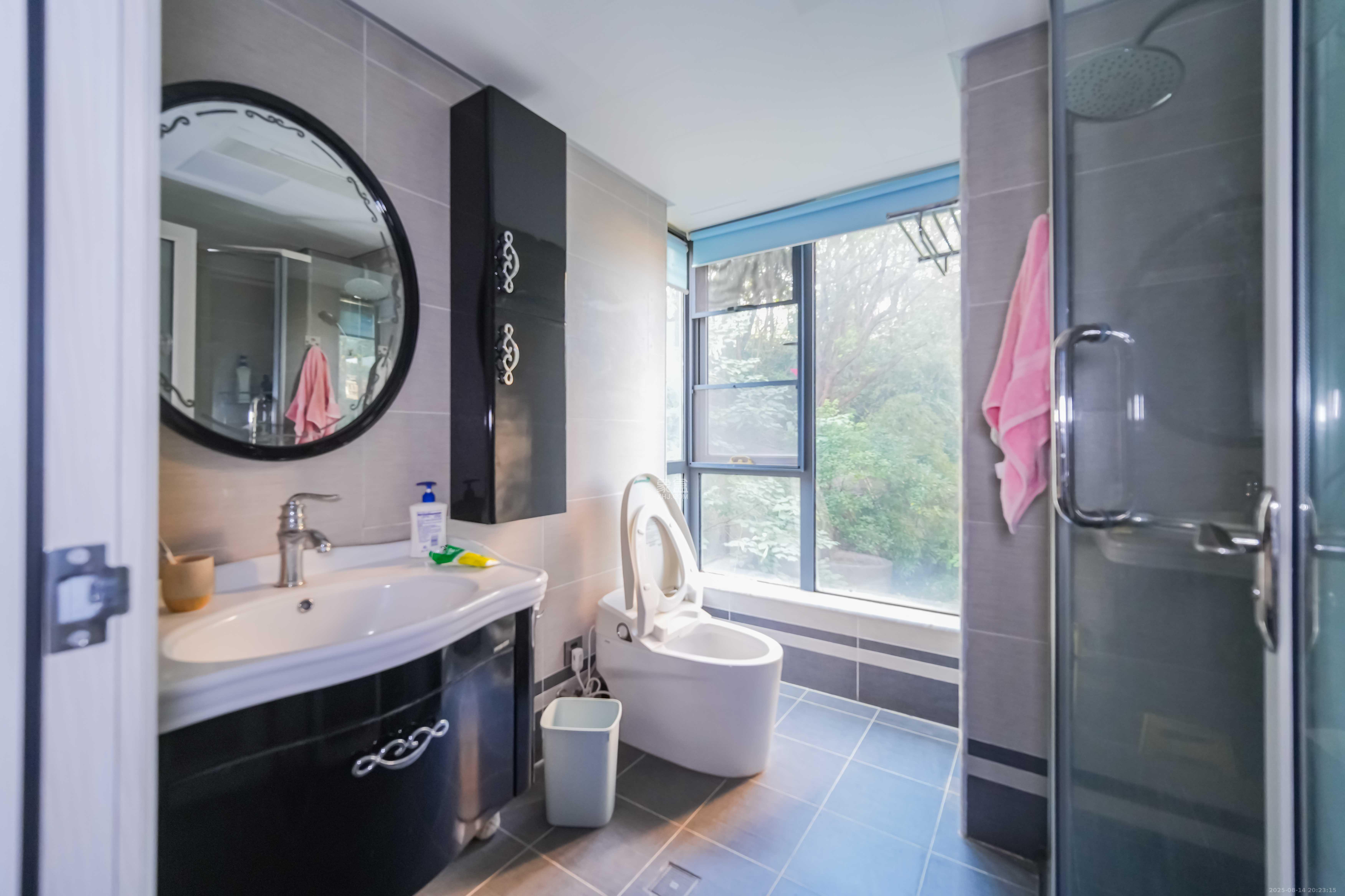 中城丽景香山园 4室2厅2卫 155.0万 中城丽景香山园 4室2厅2卫 155.0万卫生间