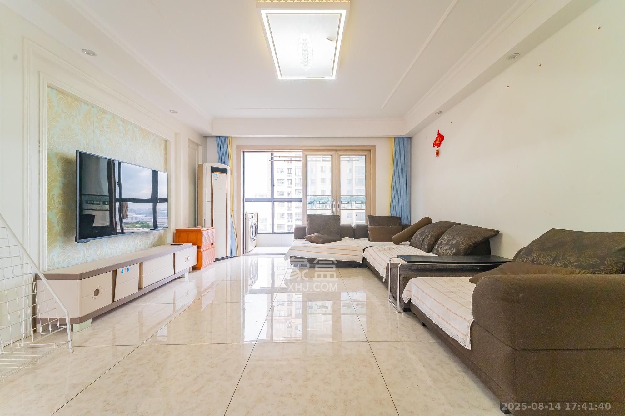 深业睿城 4室2厅1卫 115.0万 深业睿城 4室2厅1卫 115.0万客厅