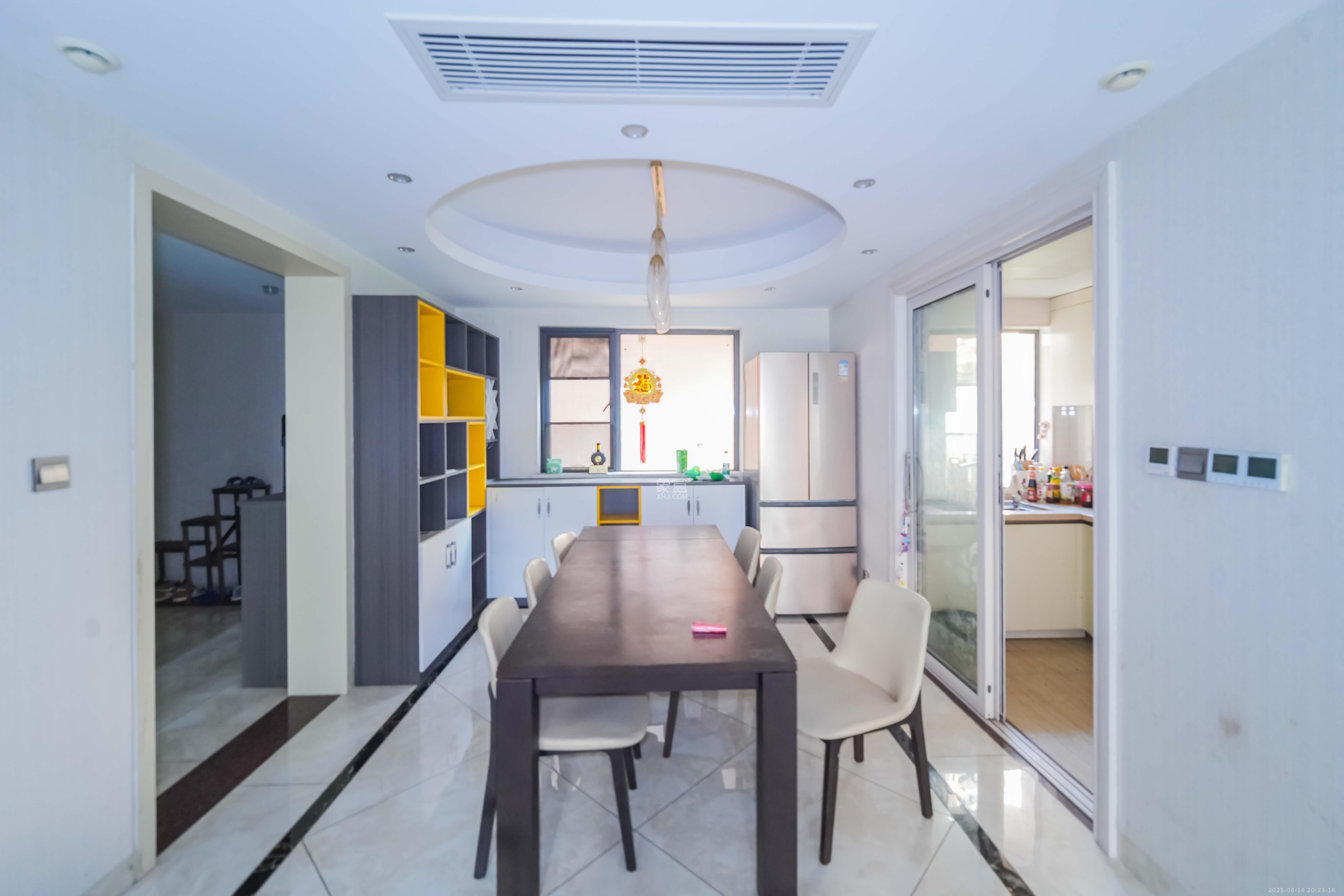 中城丽景香山园 4室2厅2卫 155.0万 中城丽景香山园 4室2厅2卫 155.0万客厅