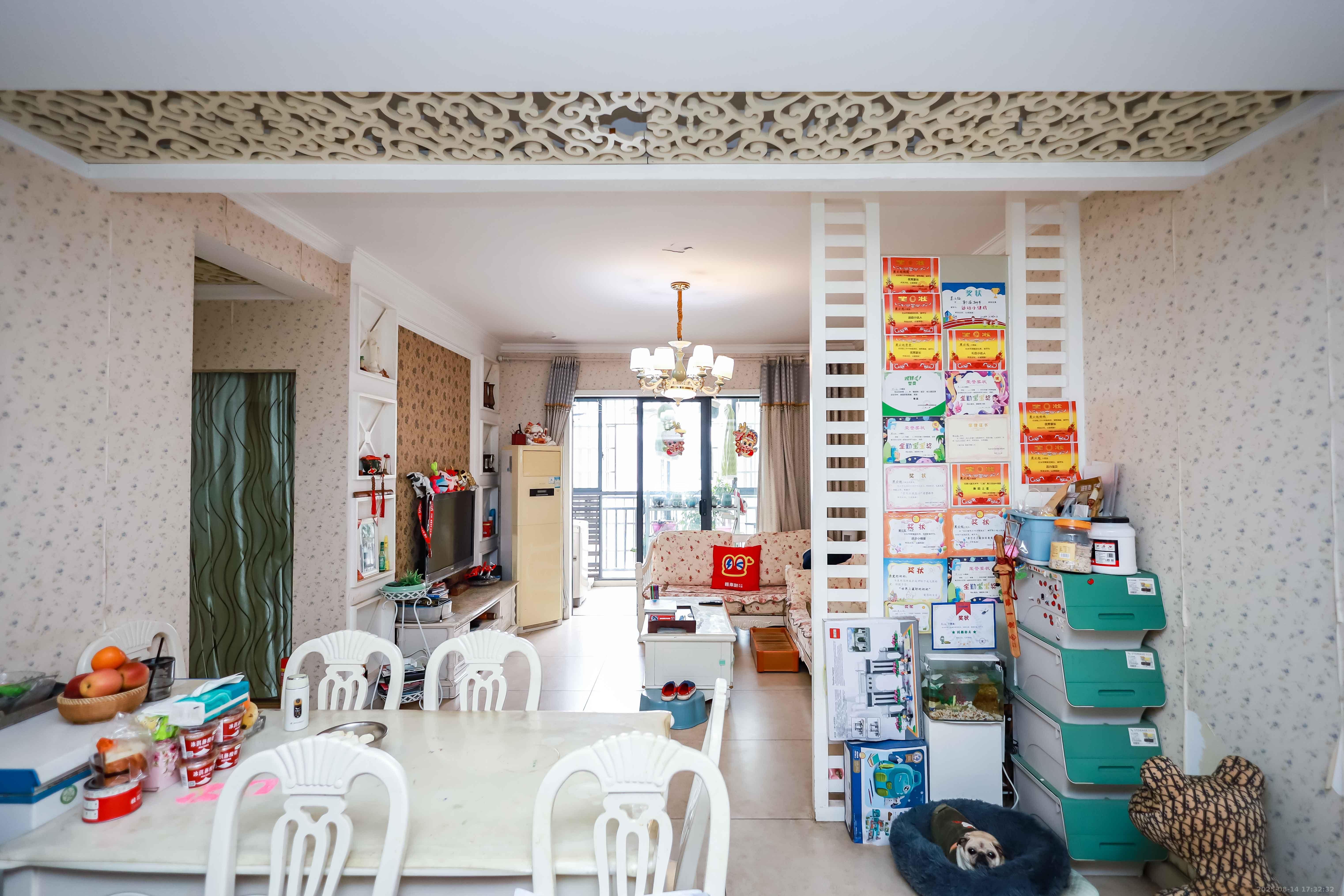 莱茵城  3室2厅1卫    2300.0元/月 莱茵城  3室2厅1卫    2300.0元/月室内图1