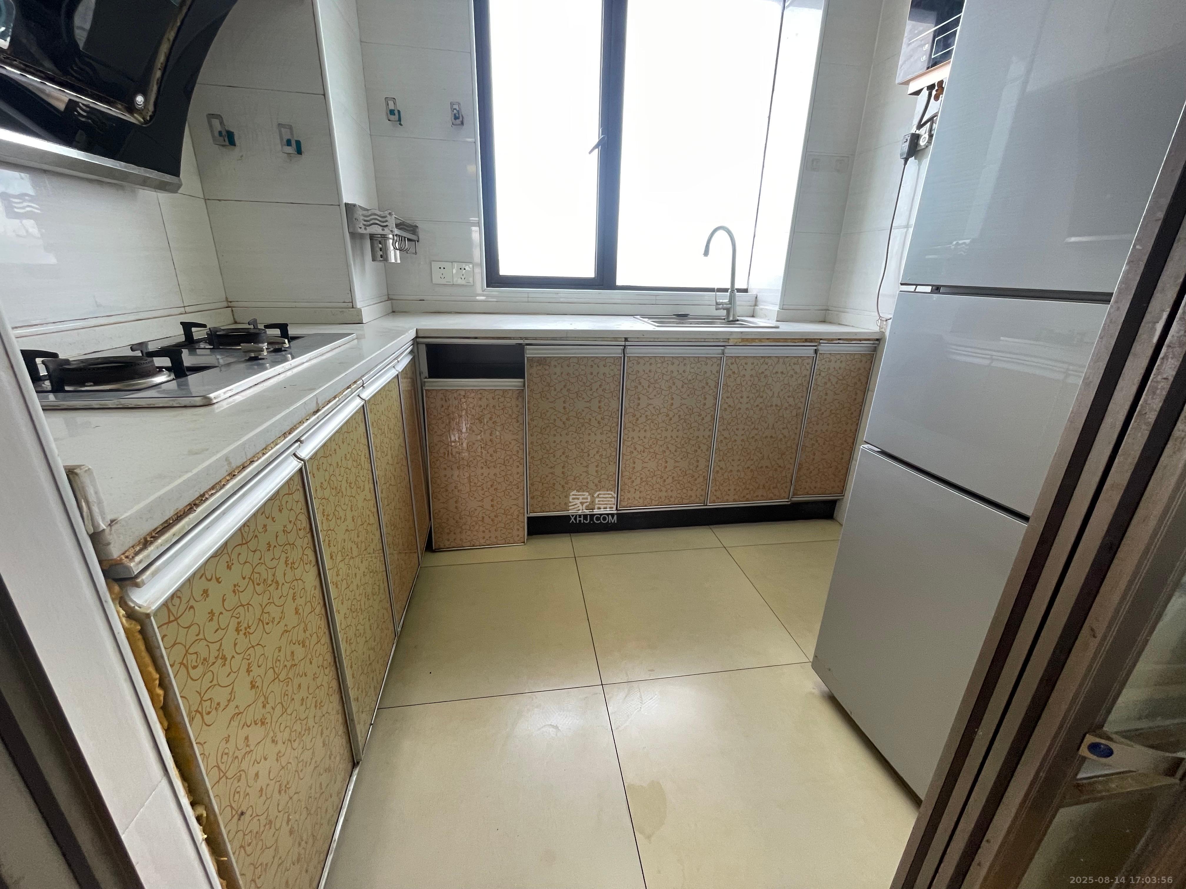 光明E城  3室2厅2卫   2500.00元/月室内图
