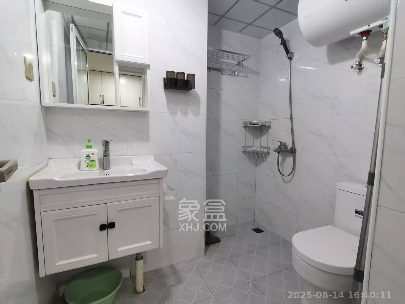 润和滨江府  2室2厅1卫    1700.0元/月 润和滨江府  2室2厅1卫    1700.0元/月室内图