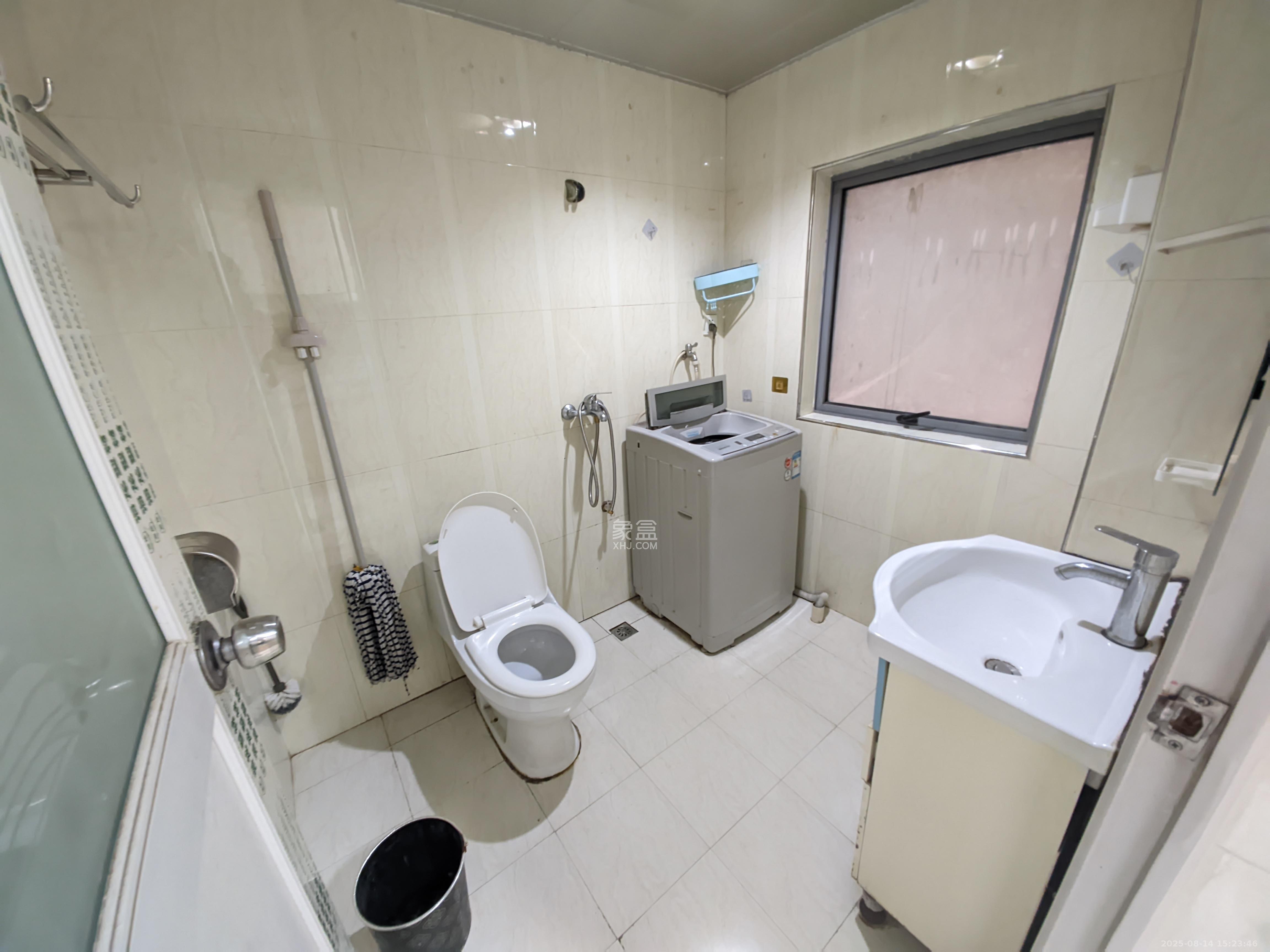 西子一间  2室1厅1卫    1800.0元/月室内图