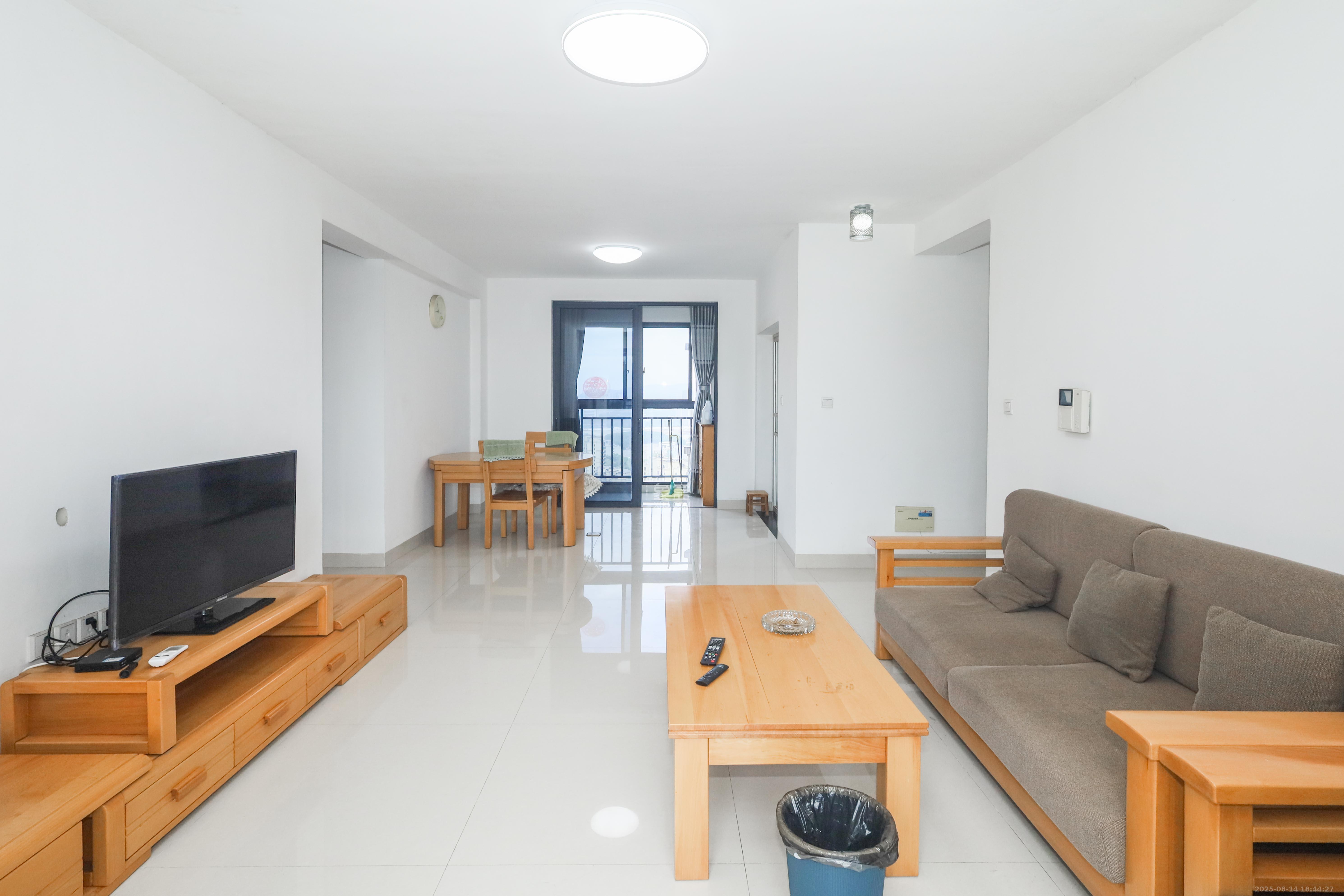 保利麓谷林语B区  3室2厅2卫    105.0万客厅