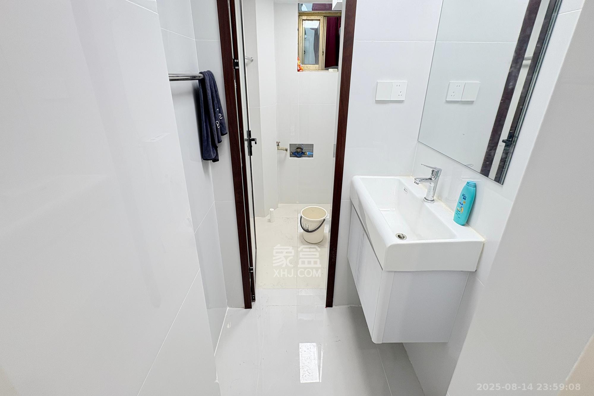 鑫溪大厦  3室2厅2卫    143.0万卫生间