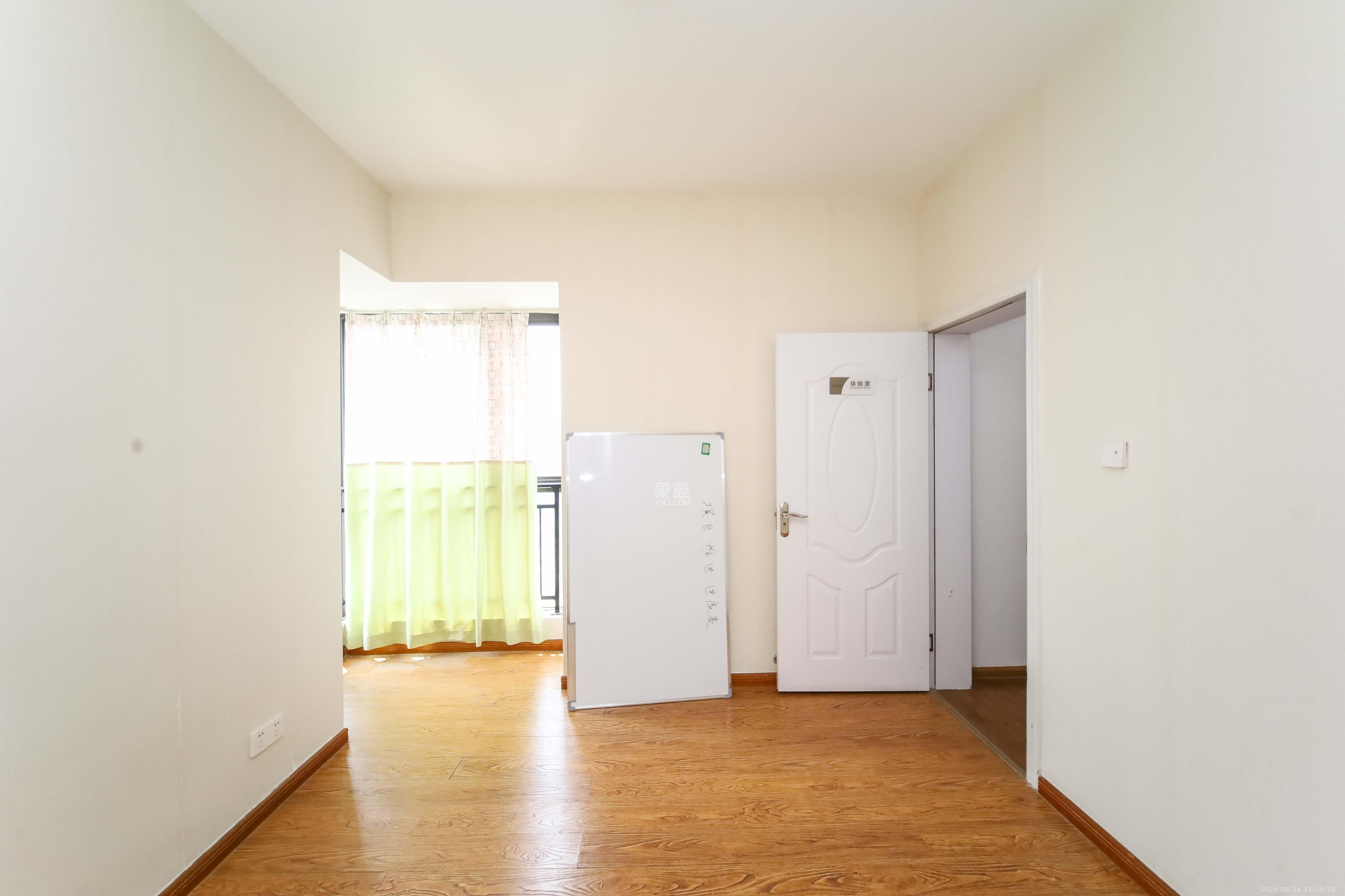 湘域熙岸 4室2厅2卫 240.0万 湘域熙岸 4室2厅2卫 240.0万卧室