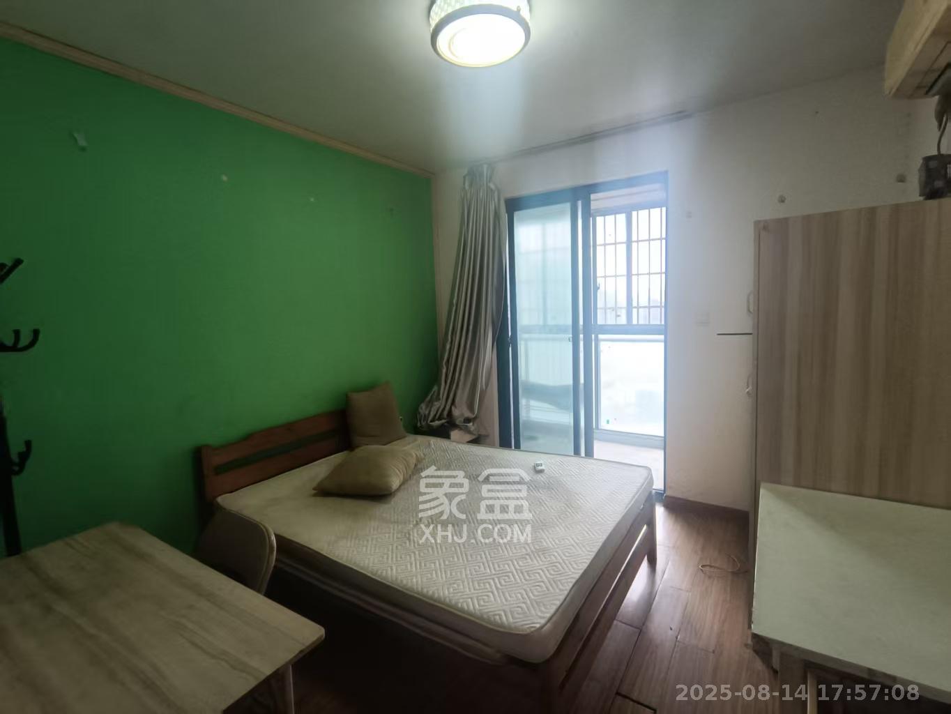 尊邸华庭 4室1厅1卫 1800.0元/月 尊邸华庭 4室1厅1卫 1800.0元/月室内图