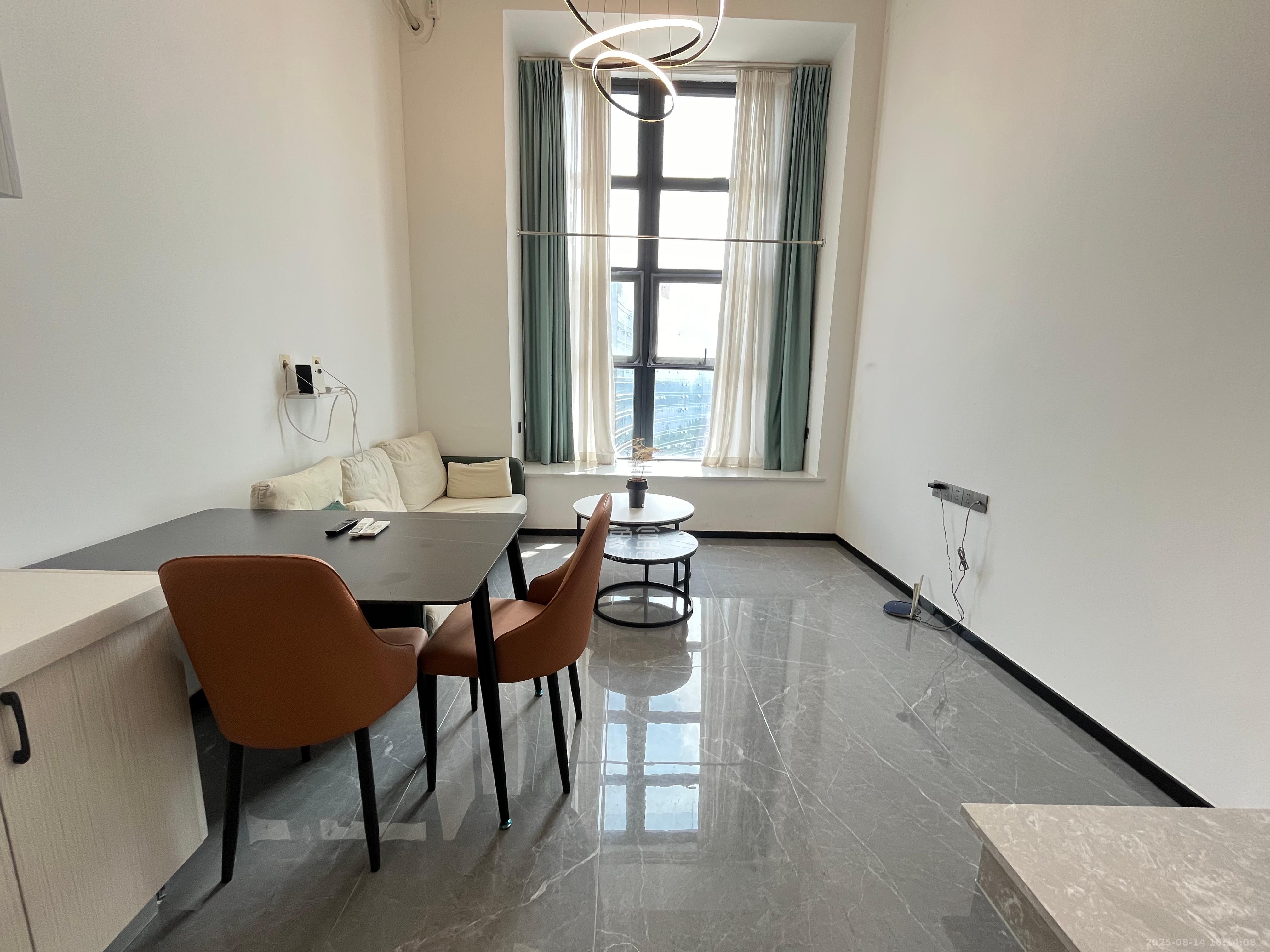 龙湖新壹城 1室1厅1卫 2400.0元/月 龙湖新壹城 1室1厅1卫 2400.0元/月室内图