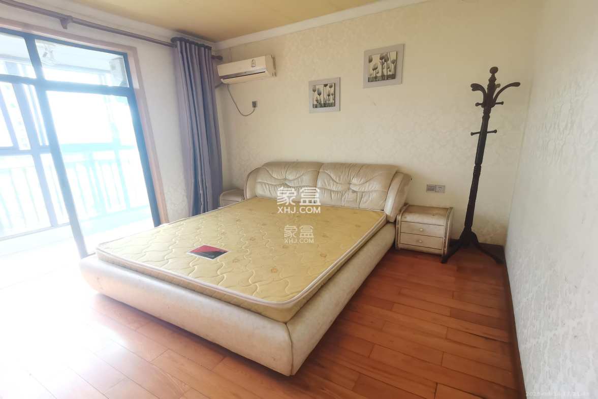 极目楚天  3室2厅2卫    3200.0元/月 极目楚天  3室2厅2卫    3200.0元/月室内图