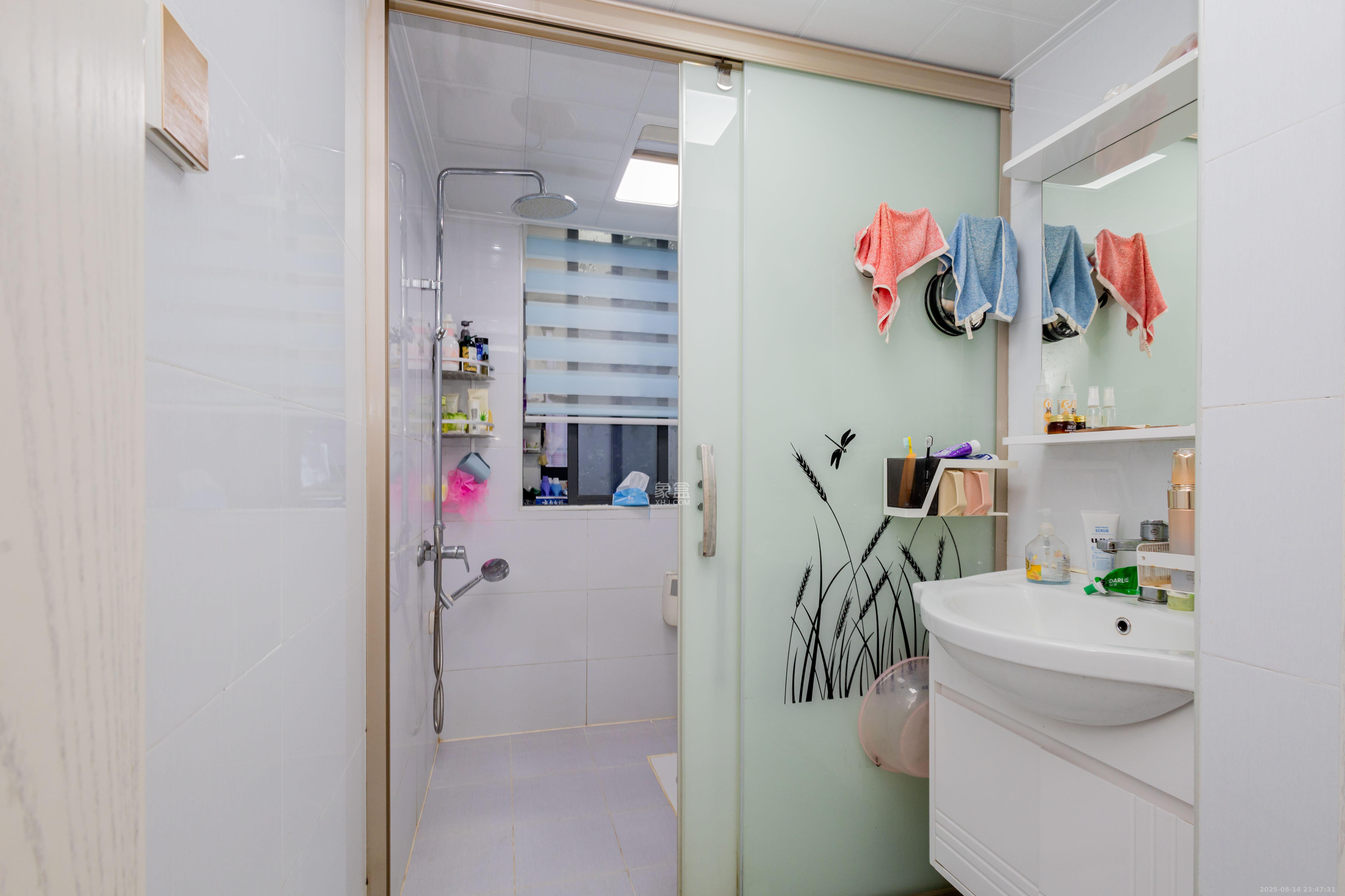 海德公园  4室2厅1卫    88.0万卫生间