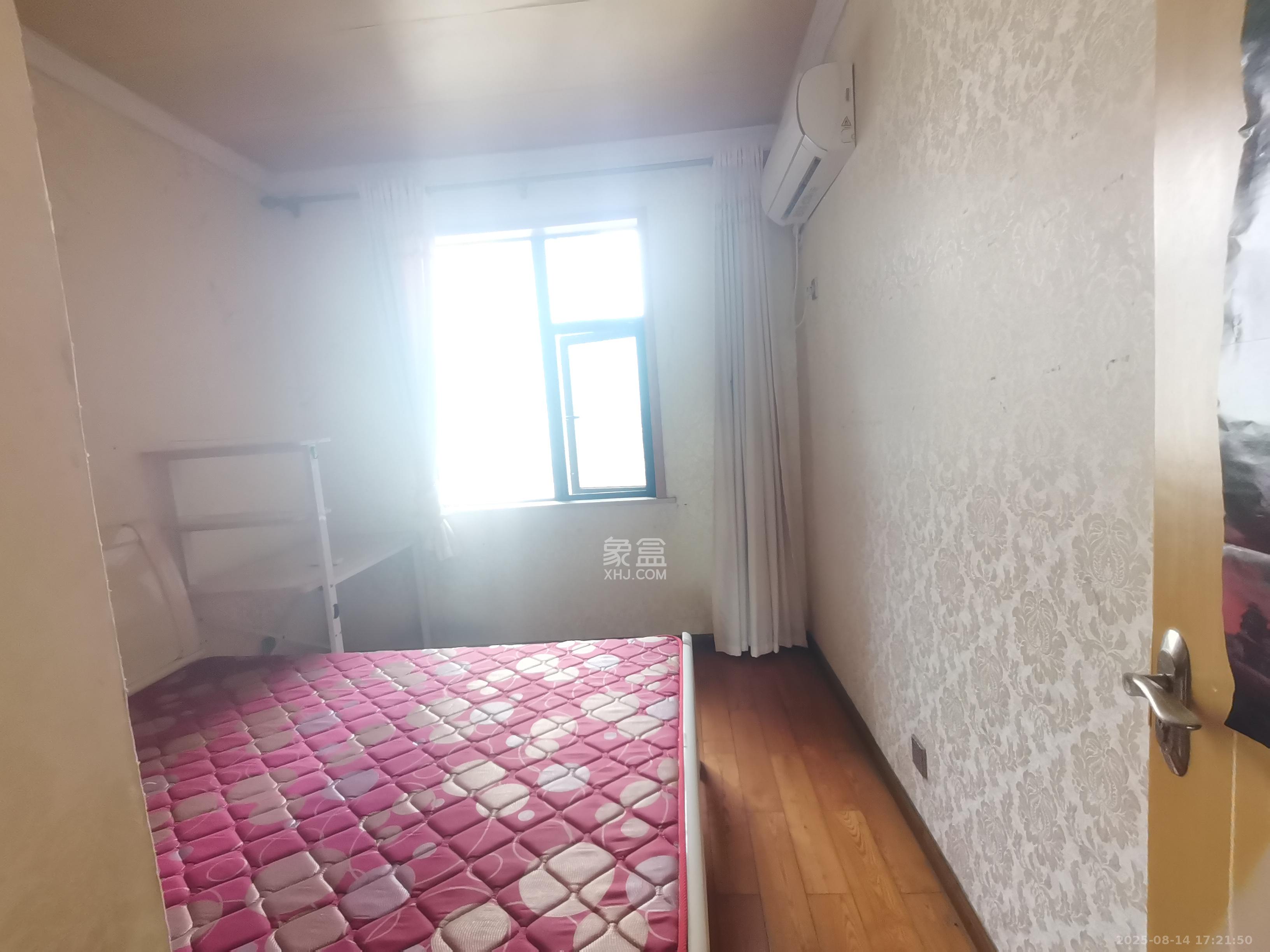 极目楚天  3室2厅2卫    3200.0元/月 极目楚天  3室2厅2卫    3200.0元/月室内图