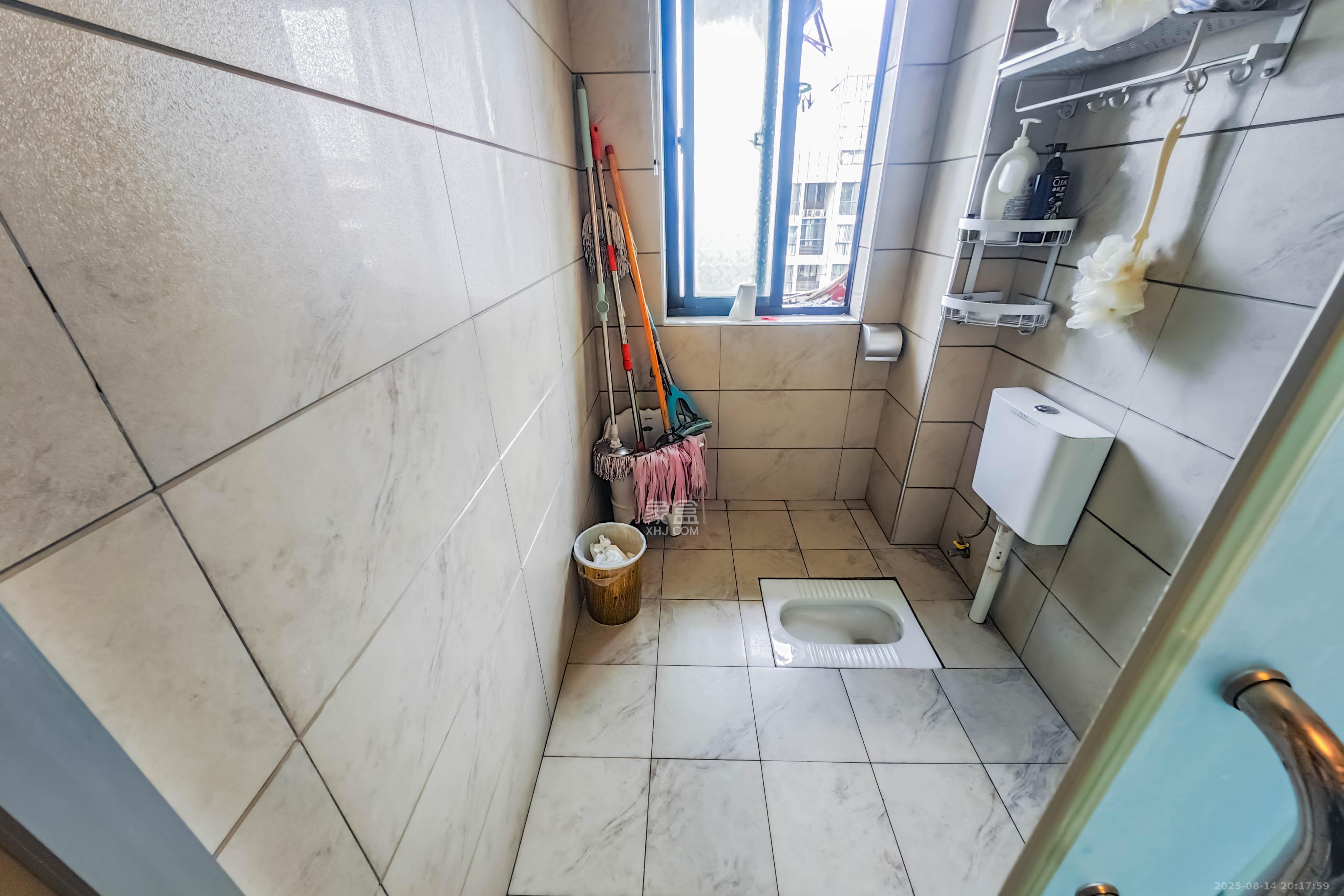 融科东南海  4室2厅2卫    135.0万 融科东南海  4室2厅2卫    135.0万卫生间