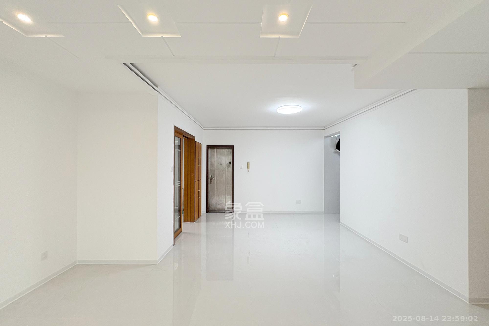 鑫溪大厦  3室2厅2卫    143.0万客厅