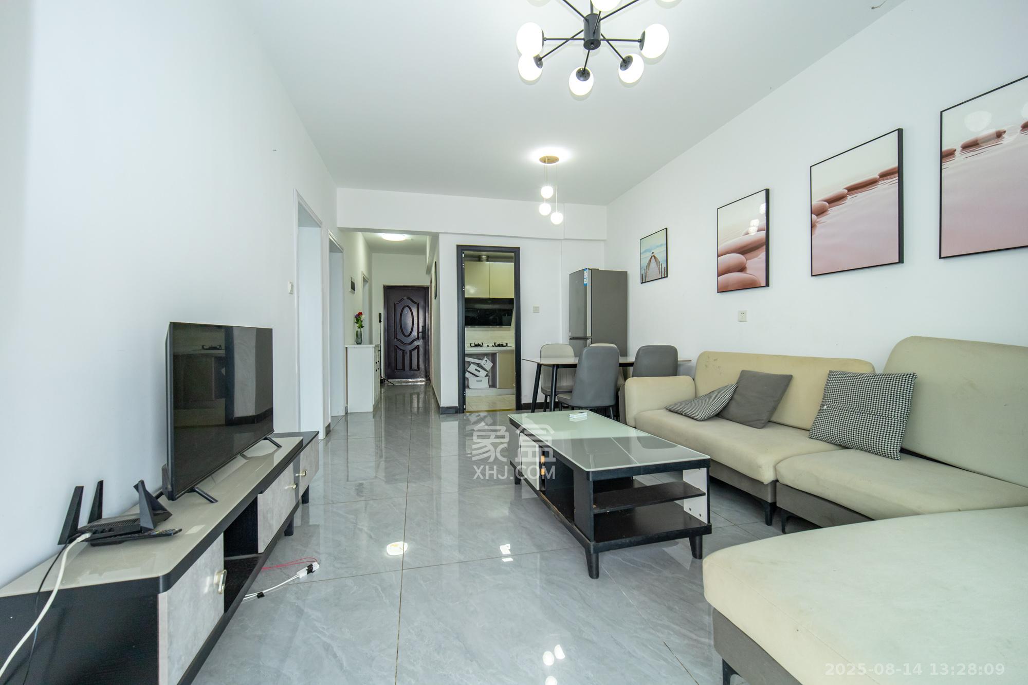 新长海广场  3室2厅1卫    64.9万 新长海广场  3室2厅1卫    64.9万客厅