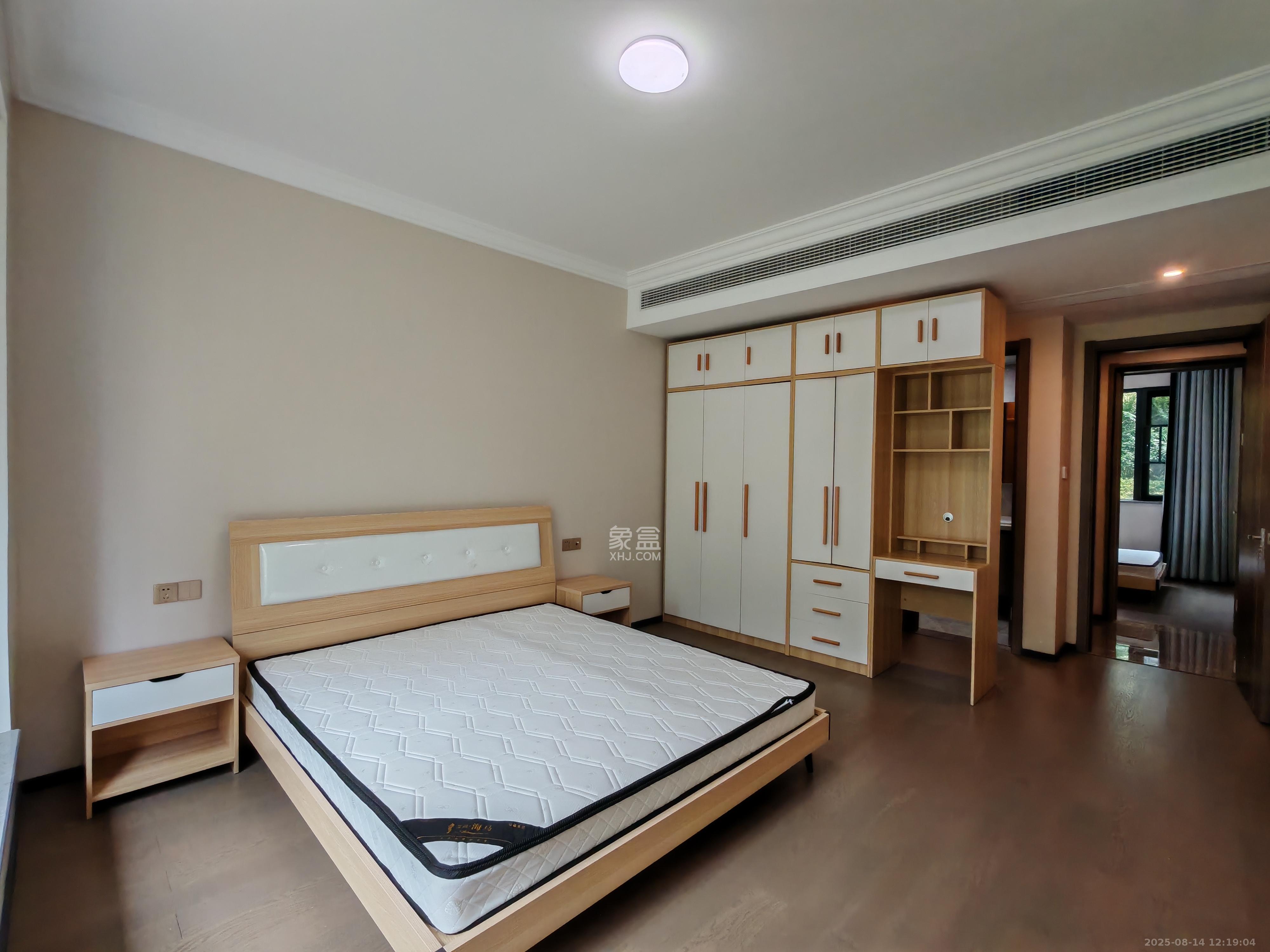 中海阅麓山一期  5室2厅2卫   6800.00元/月室内图