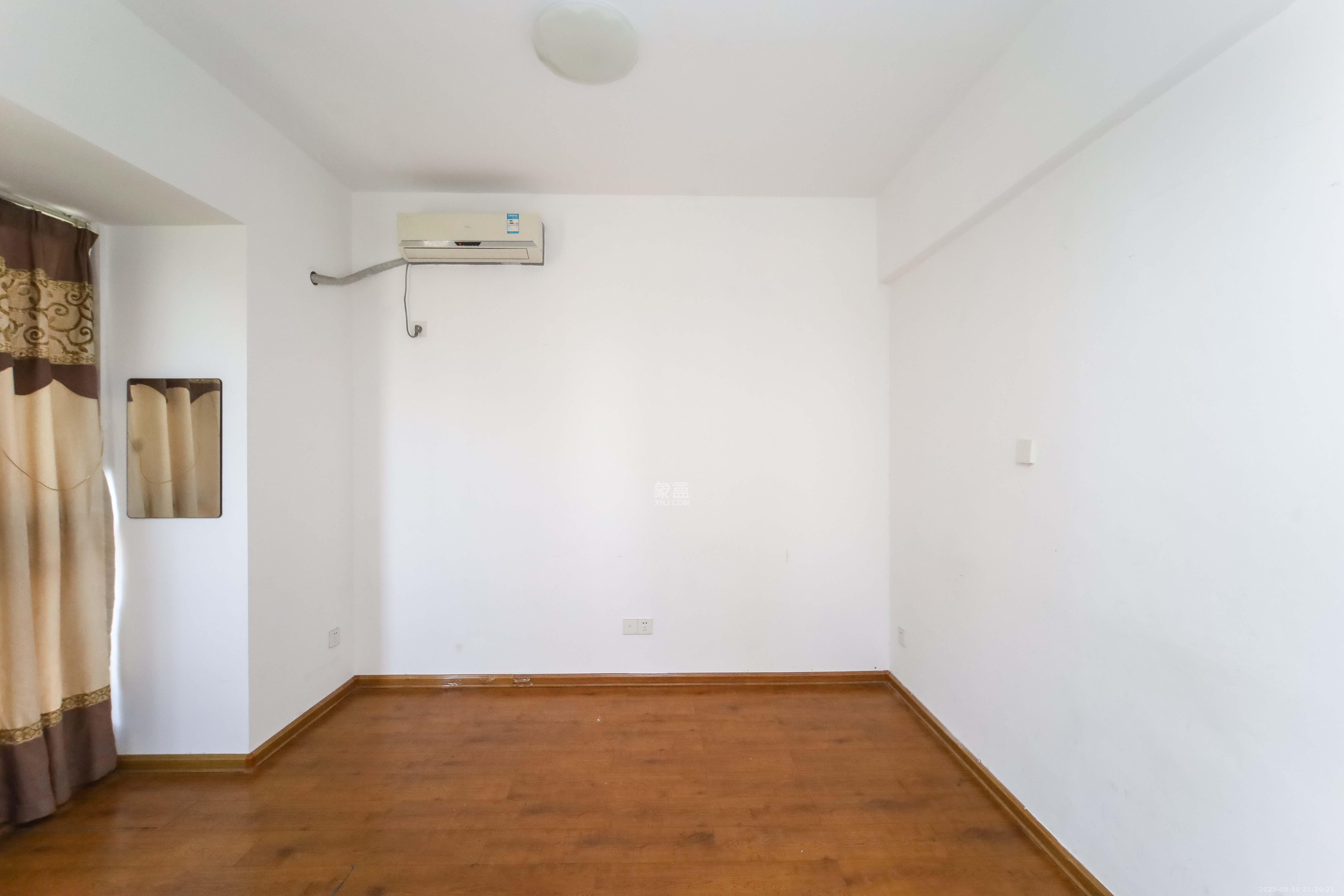 湘域熙岸 4室2厅2卫 240.0万 湘域熙岸 4室2厅2卫 240.0万卧室