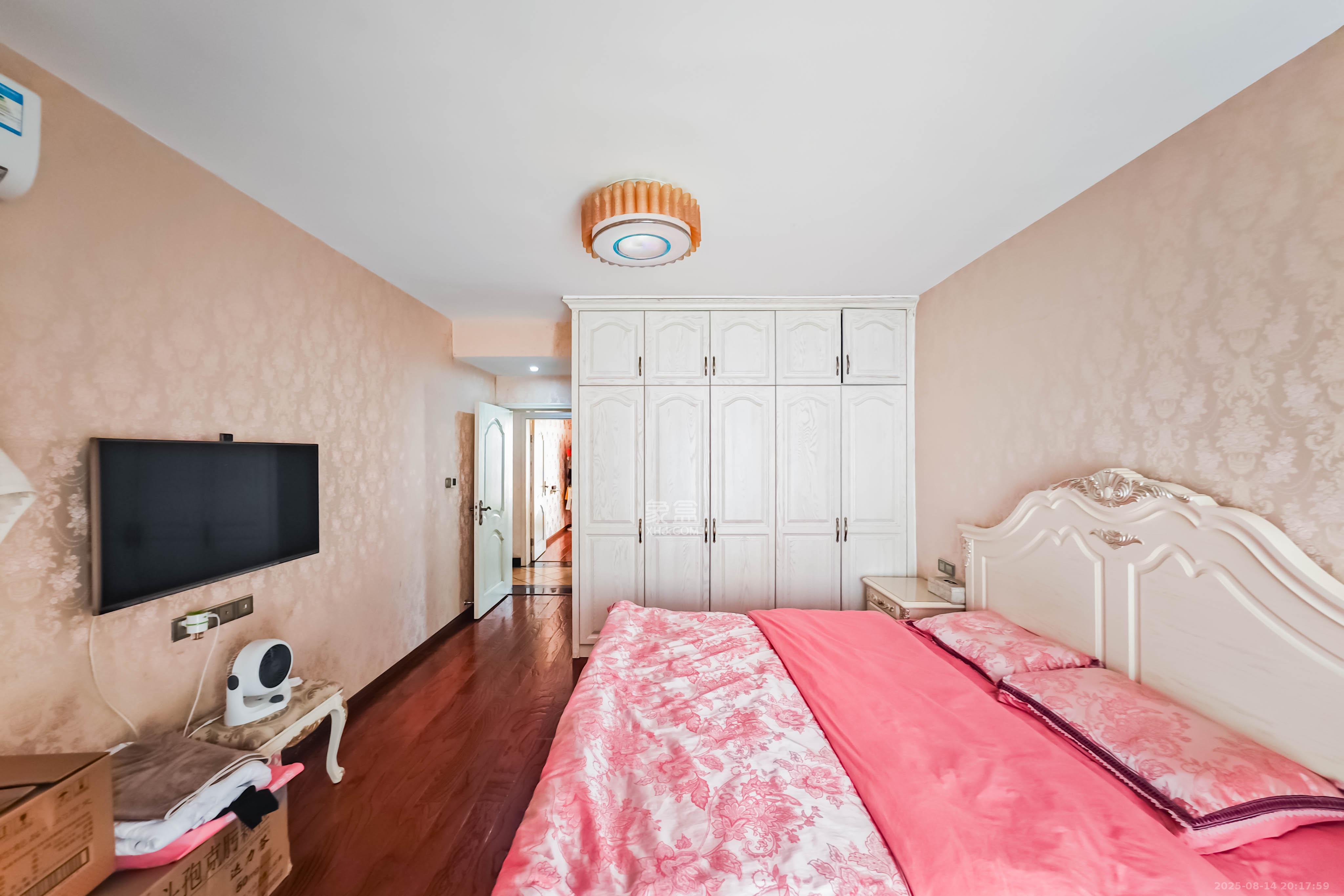 融科东南海  4室2厅2卫    135.0万 融科东南海  4室2厅2卫    135.0万卧室