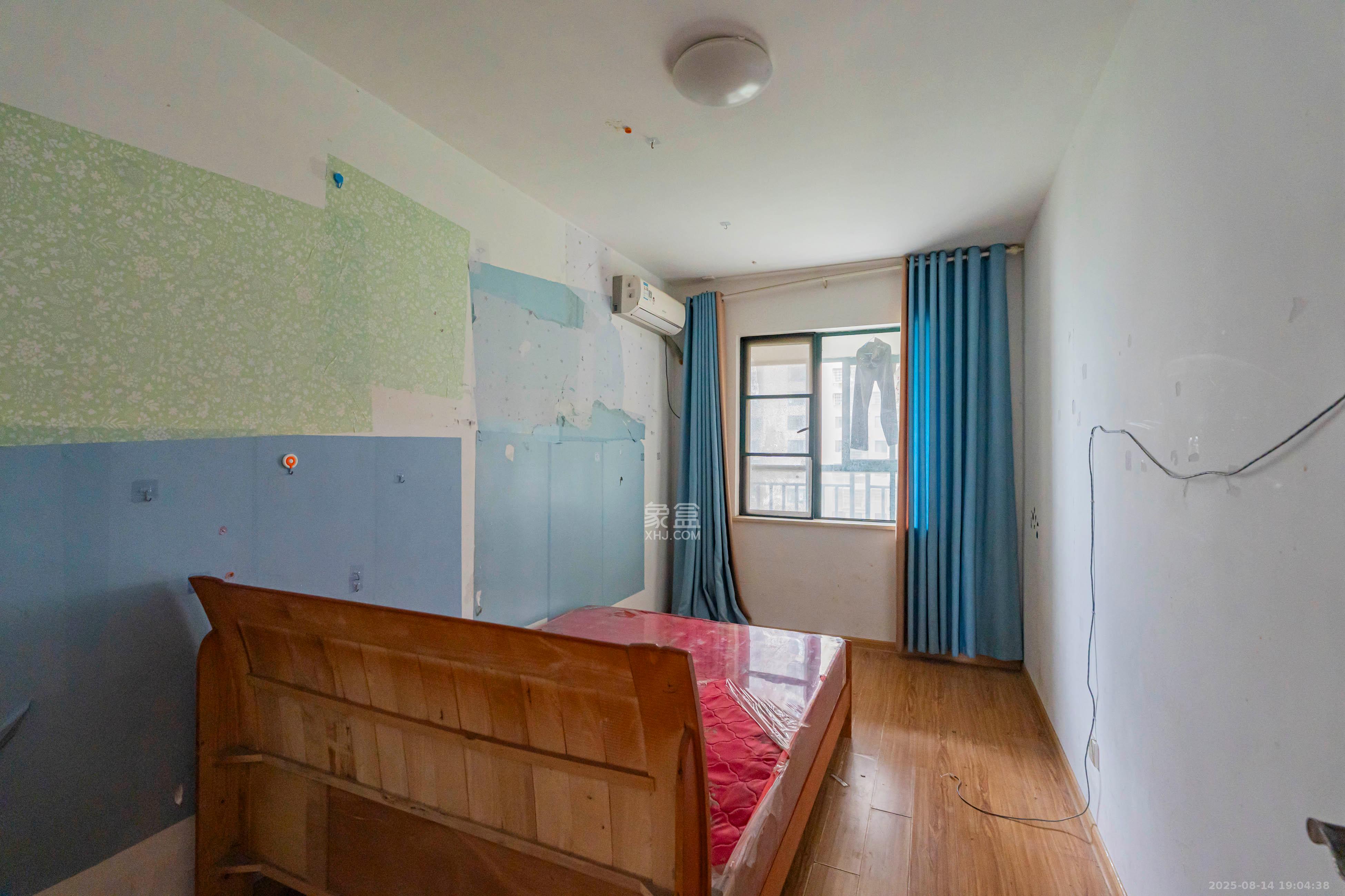 绿洲花园  3室2厅2卫    115.0万卧室