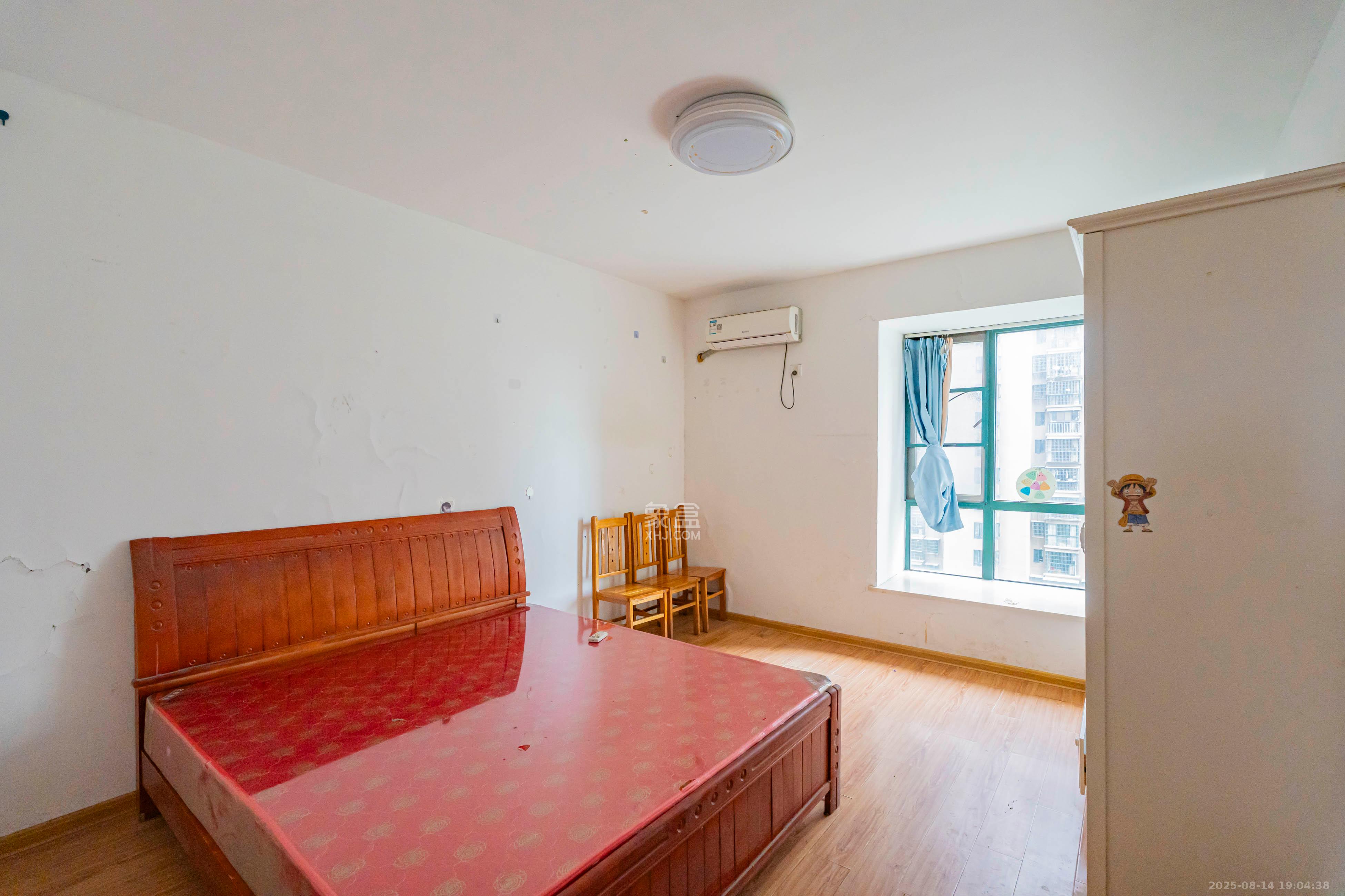 绿洲花园  3室2厅2卫    115.0万卧室